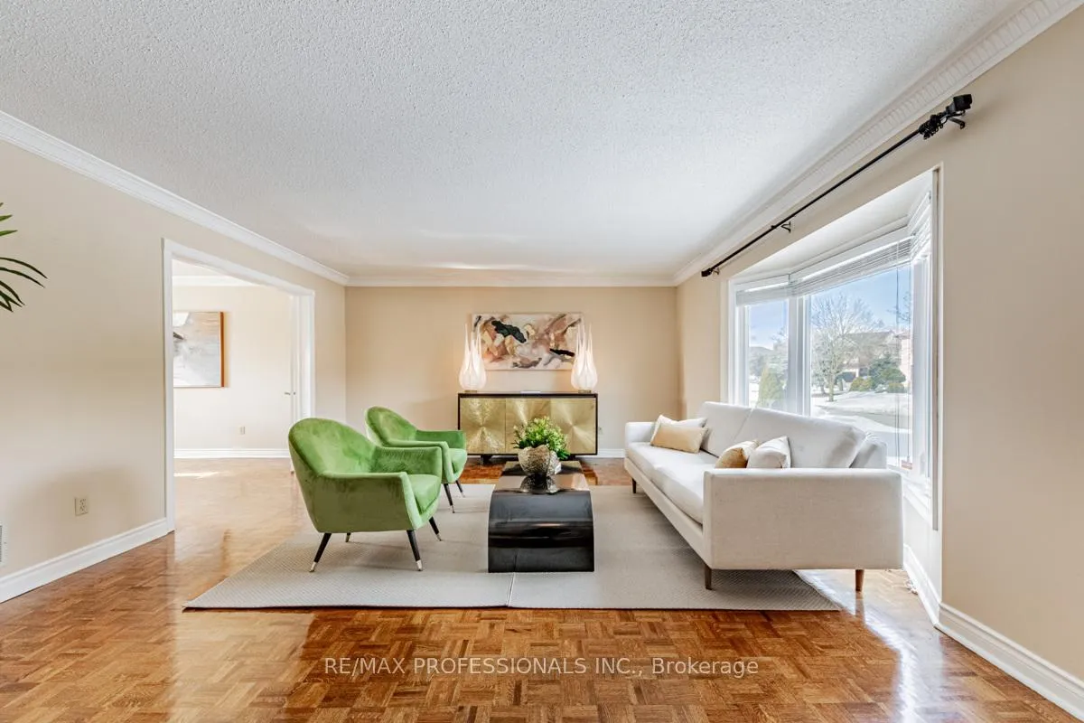 Photo 3 of 248 Conti Crescent, Vaughan, East Woodbridge — HOMEH