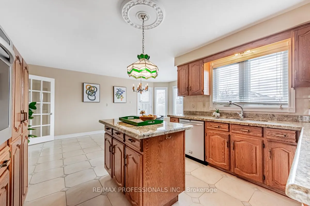Photo 9 of 248 Conti Crescent, Vaughan, East Woodbridge — HOMEH