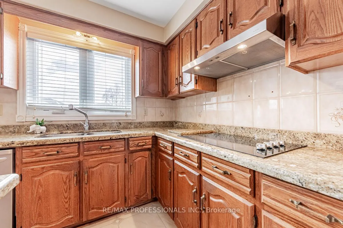 Photo 10 of 248 Conti Crescent, Vaughan, East Woodbridge — HOMEH