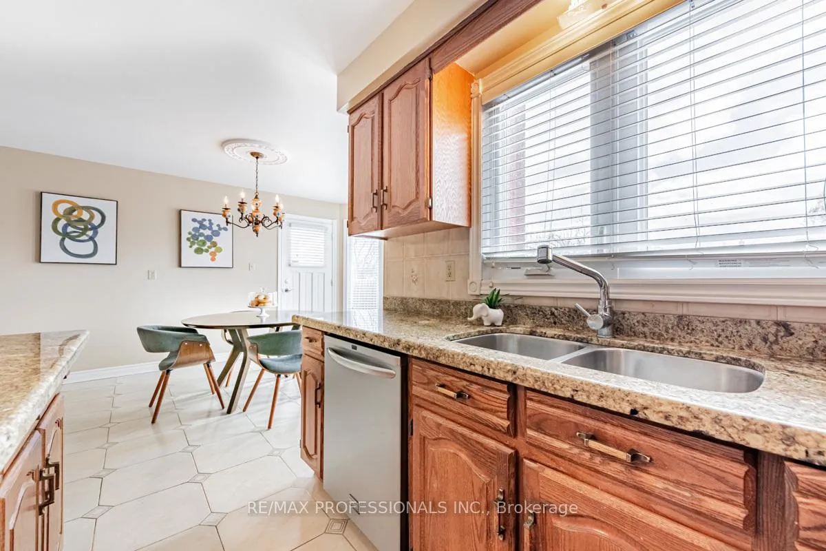 Photo 11 of 248 Conti Crescent, Vaughan, East Woodbridge — HOMEH