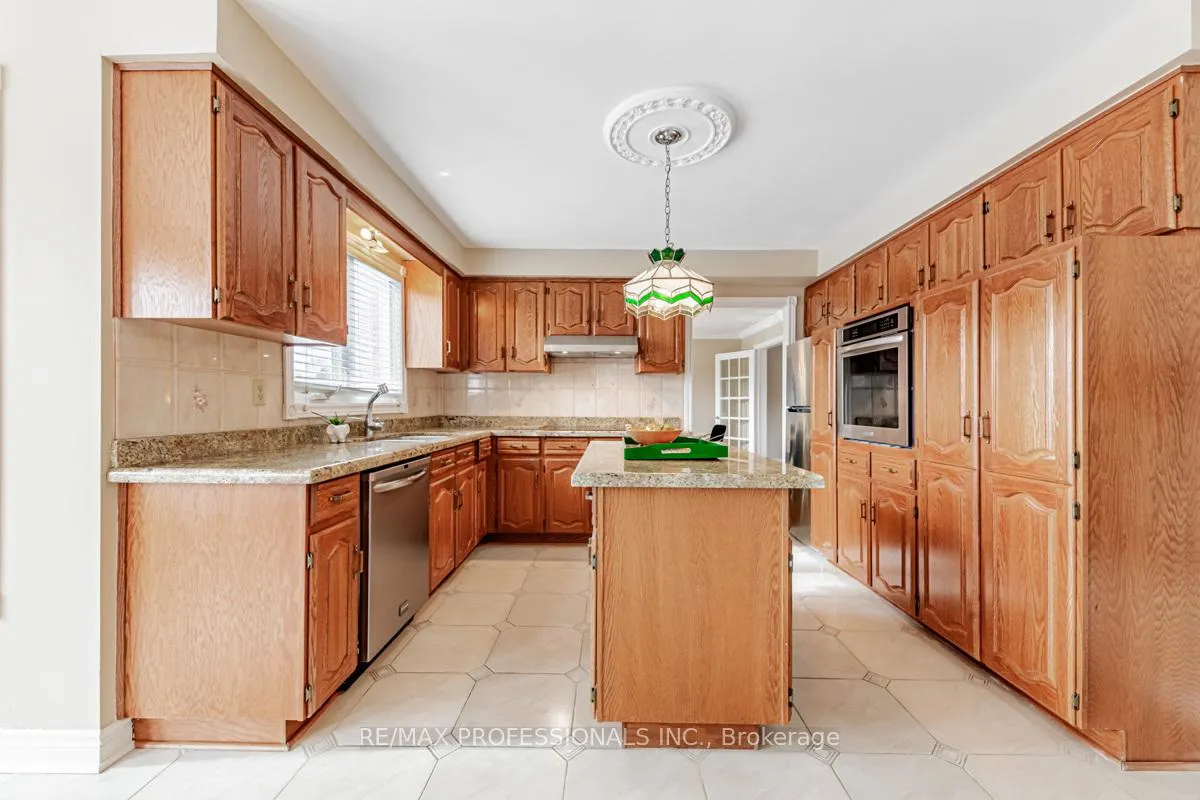 Photo 12 of 248 Conti Crescent, Vaughan, East Woodbridge — HOMEH