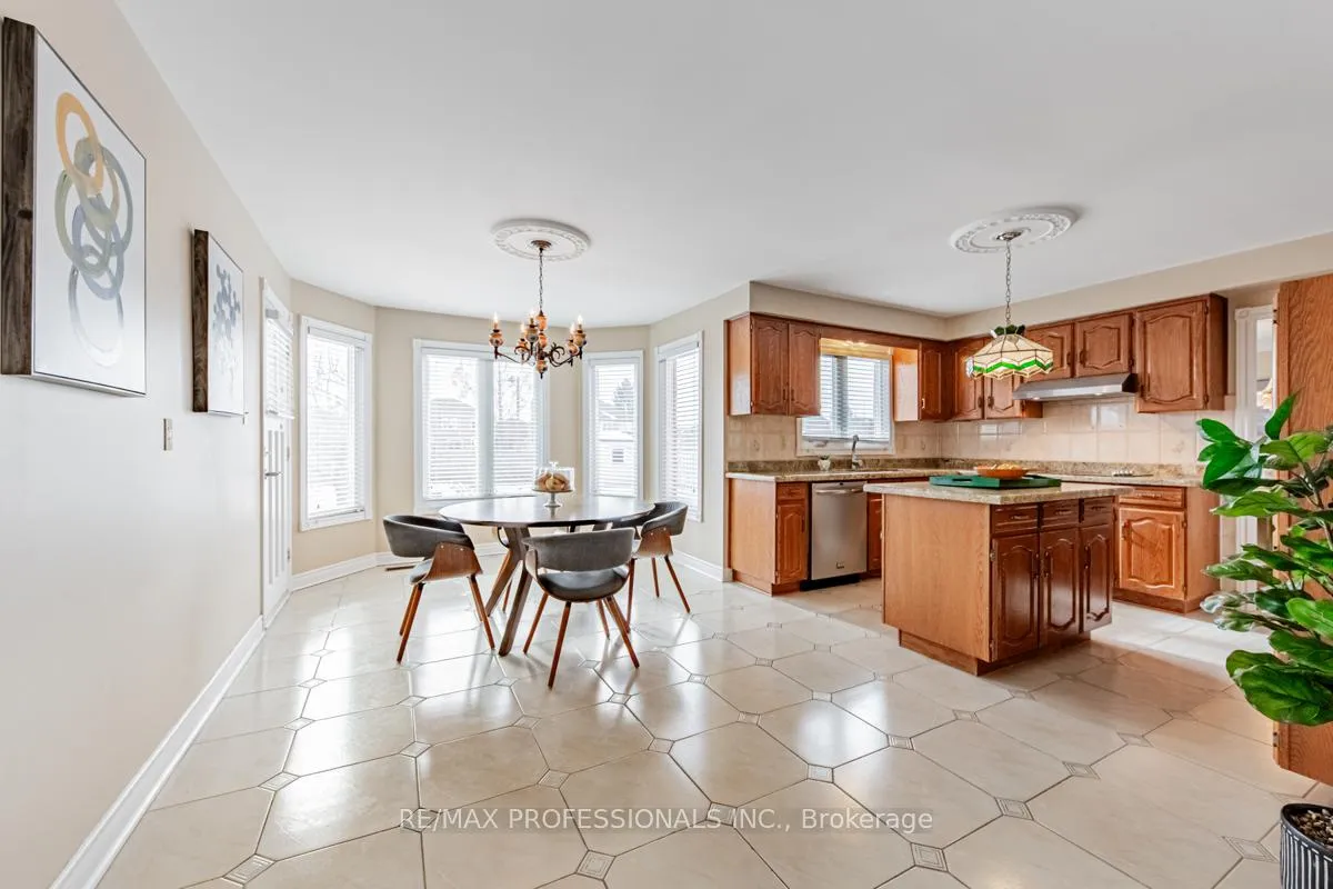 Photo 13 of 248 Conti Crescent, Vaughan, East Woodbridge — HOMEH