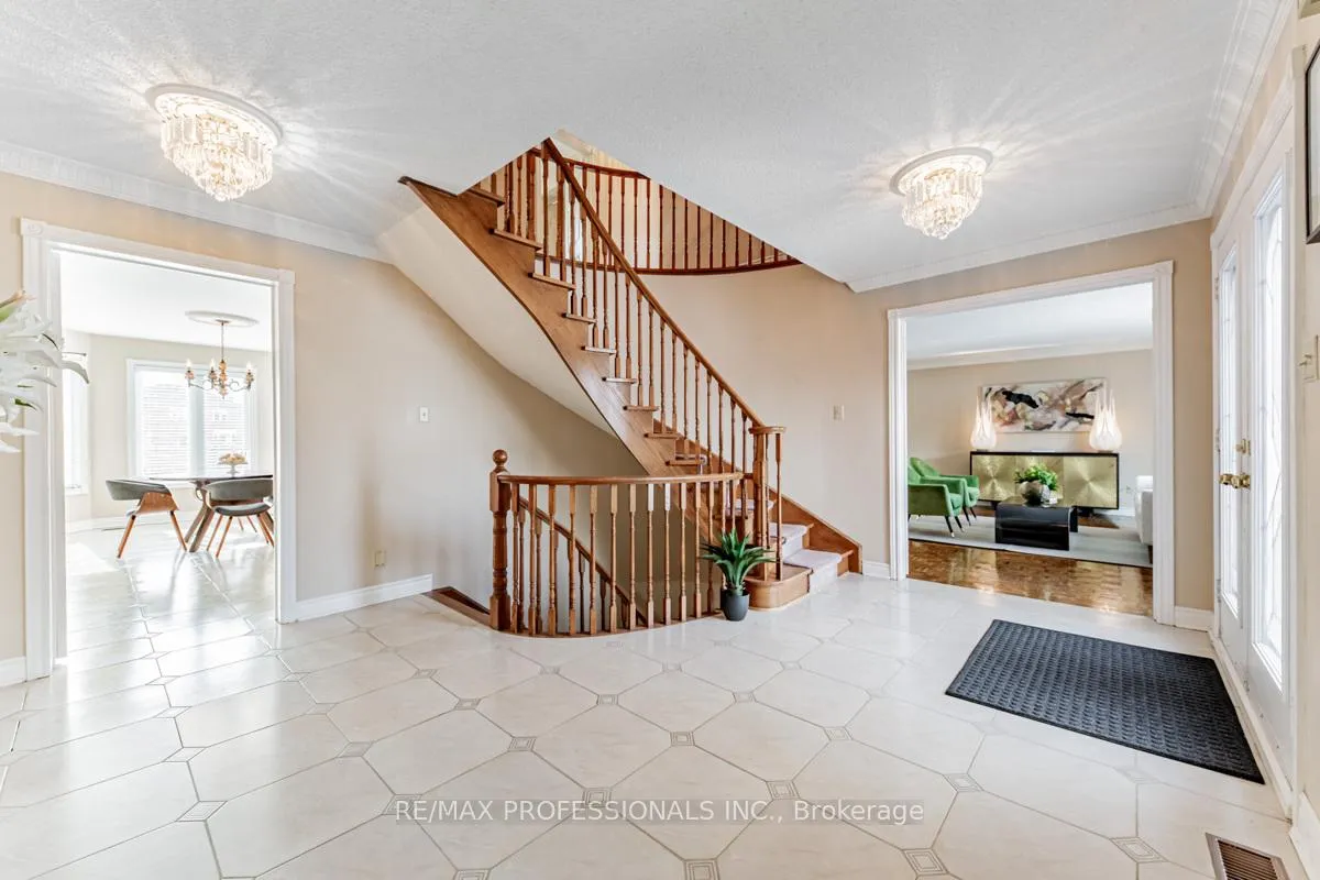 Photo 16 of 248 Conti Crescent, Vaughan, East Woodbridge — HOMEH