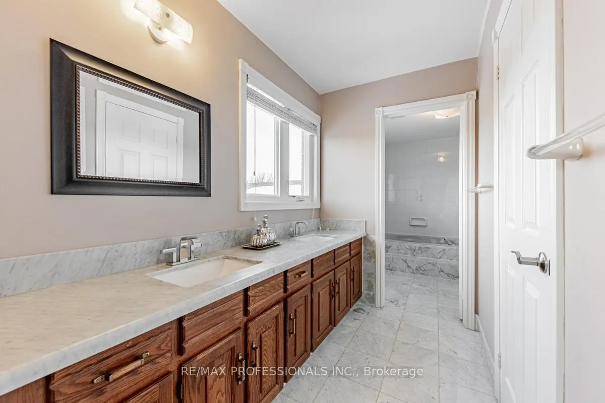 Photo 25 of 248 Conti Crescent, Vaughan, East Woodbridge — HOMEH