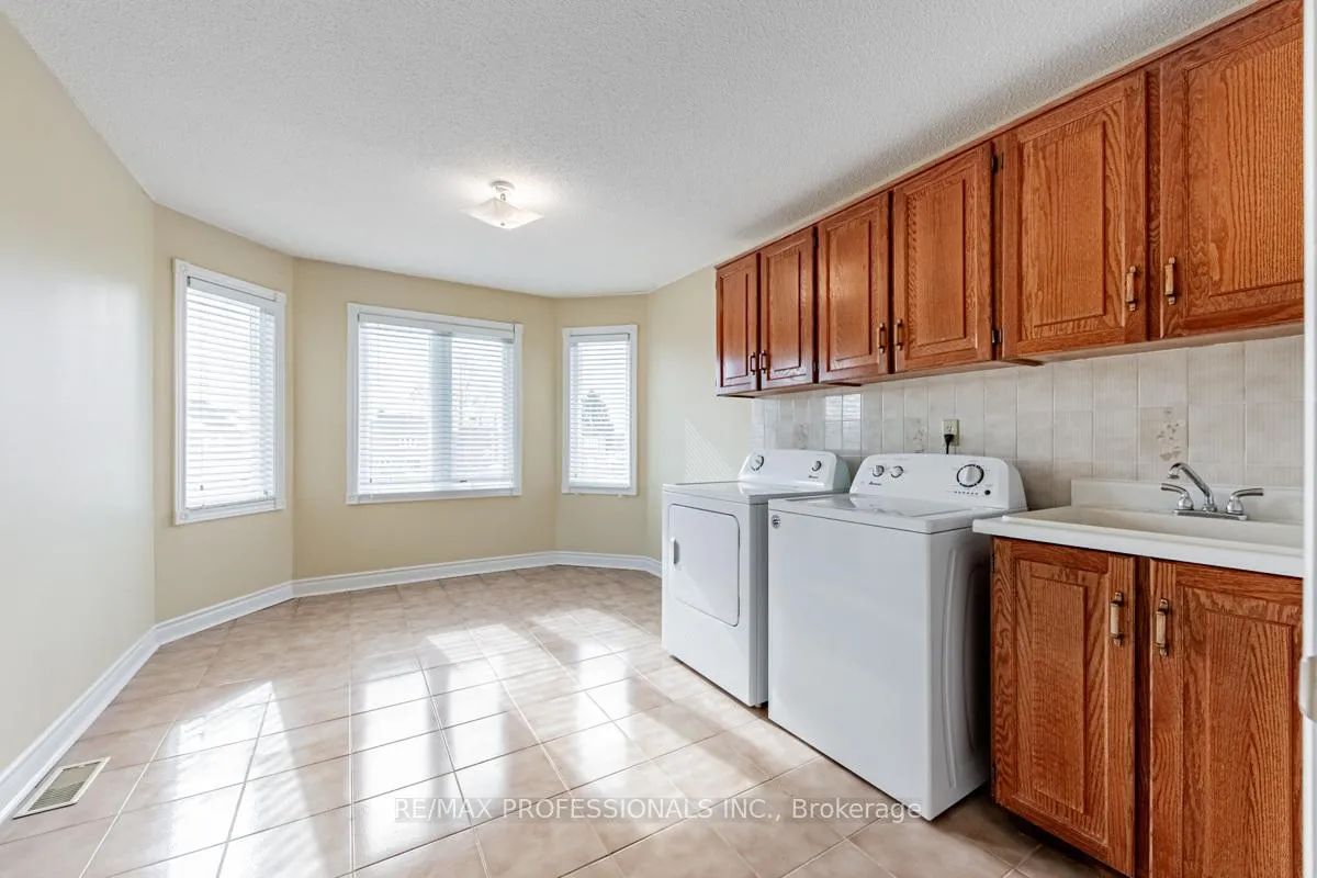 Photo 33 of 248 Conti Crescent, Vaughan, East Woodbridge — HOMEH
