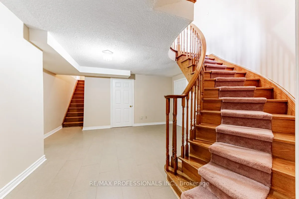 Photo 36 of 248 Conti Crescent, Vaughan, East Woodbridge — HOMEH