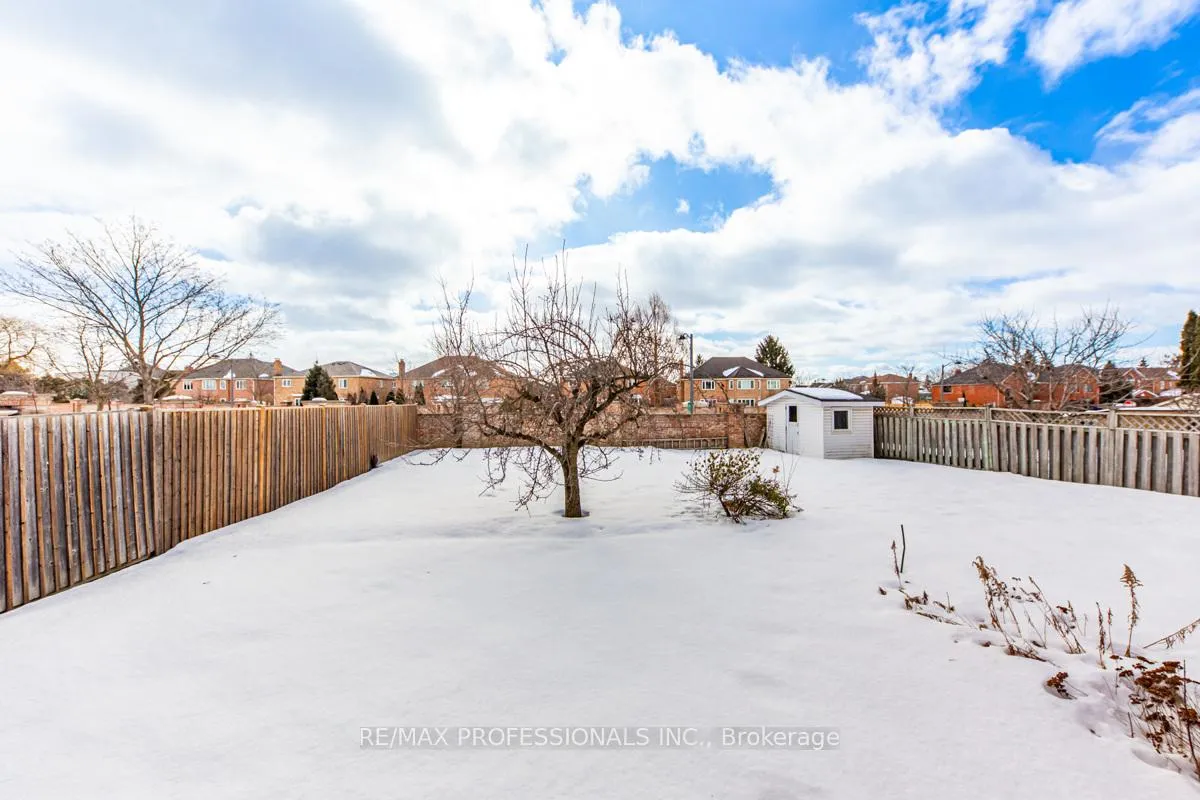 Photo 37 of 248 Conti Crescent, Vaughan, East Woodbridge — HOMEH