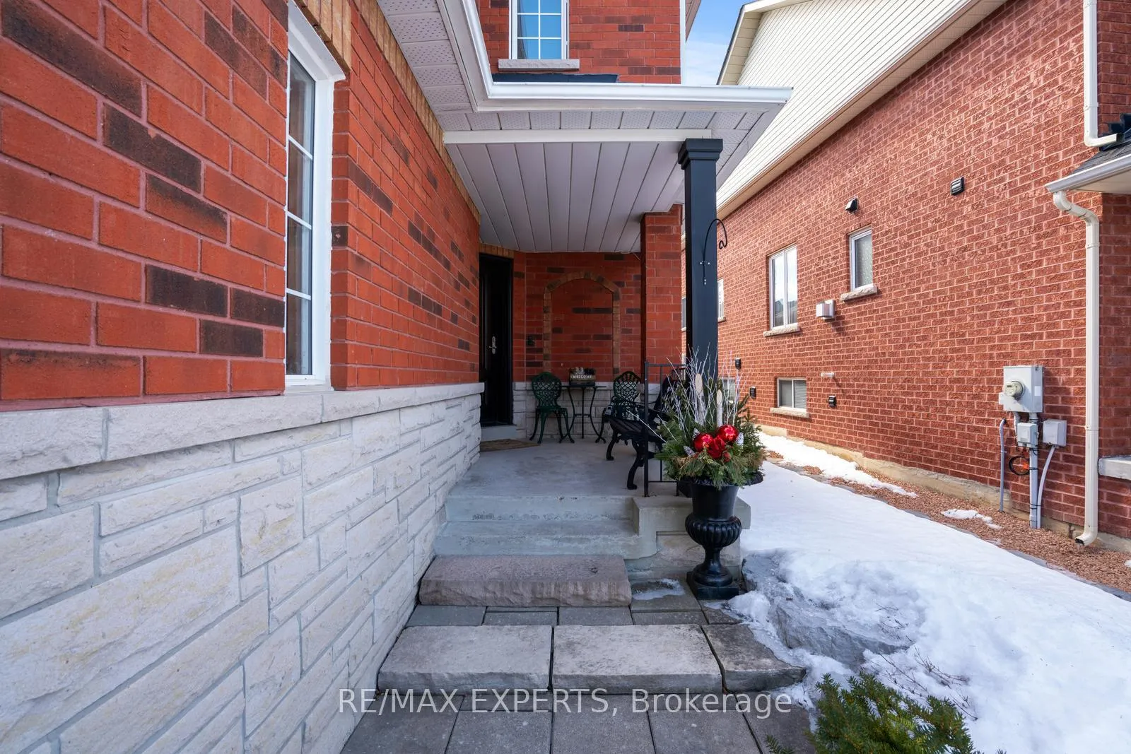 Photo 2 of 21 Terrastone Court, Caledon, Bolton West — HOMEH