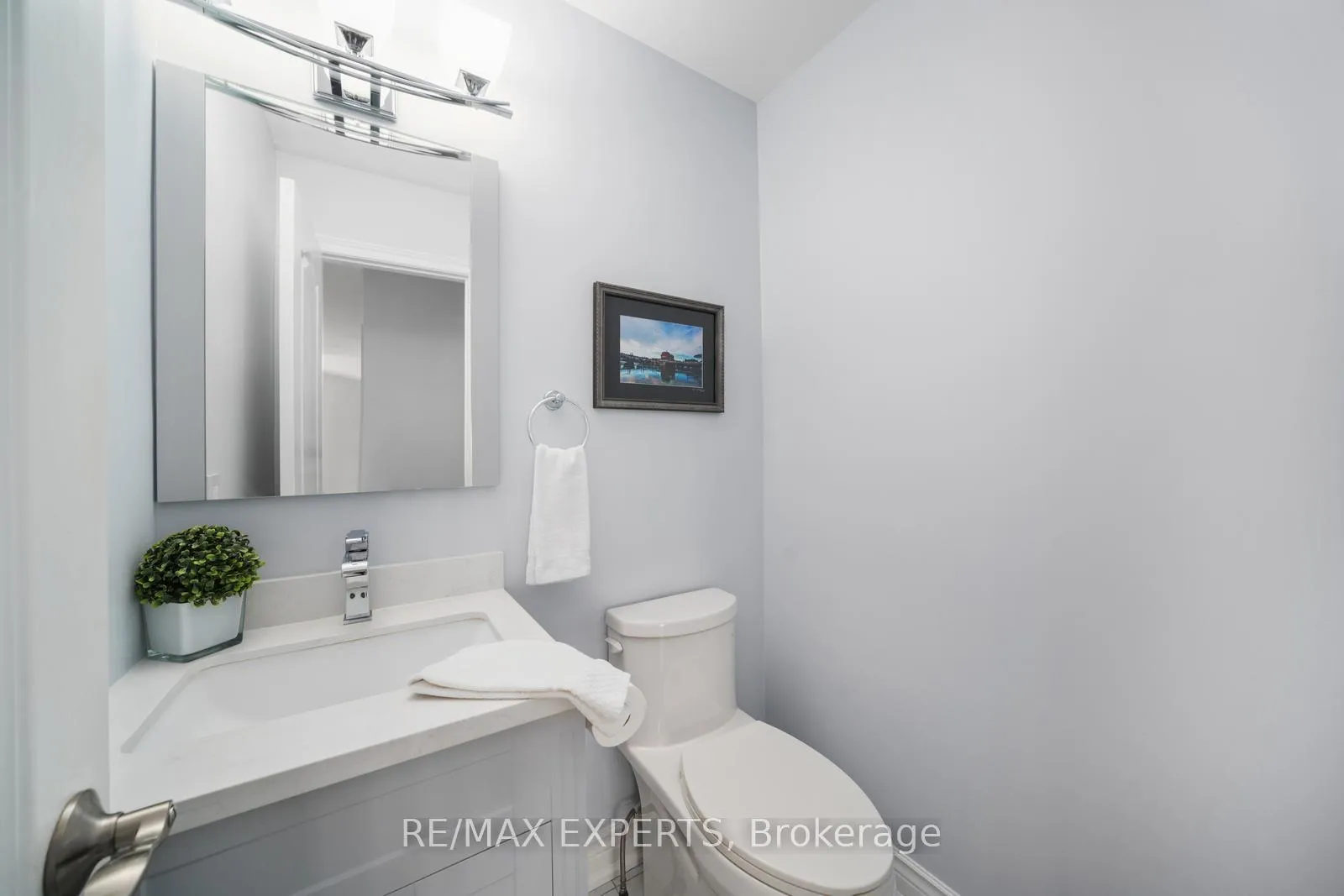 Photo 13 of 21 Terrastone Court, Caledon, Bolton West — HOMEH