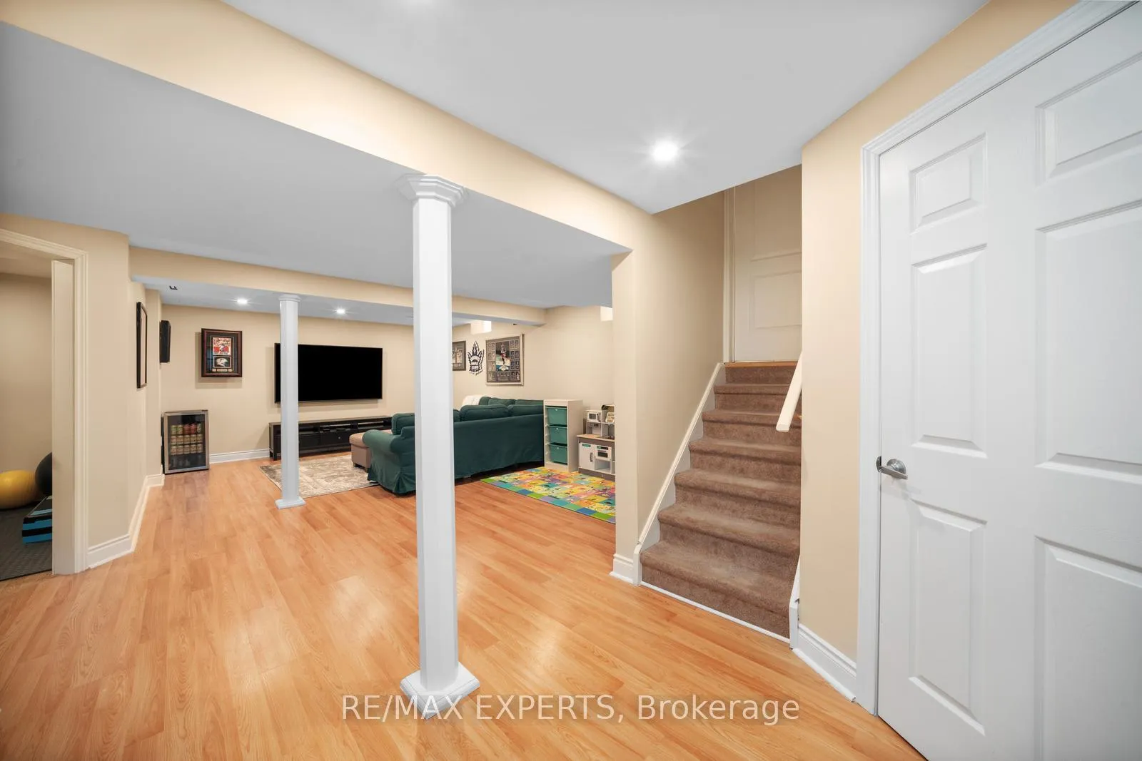Photo 23 of 21 Terrastone Court, Caledon, Bolton West — HOMEH