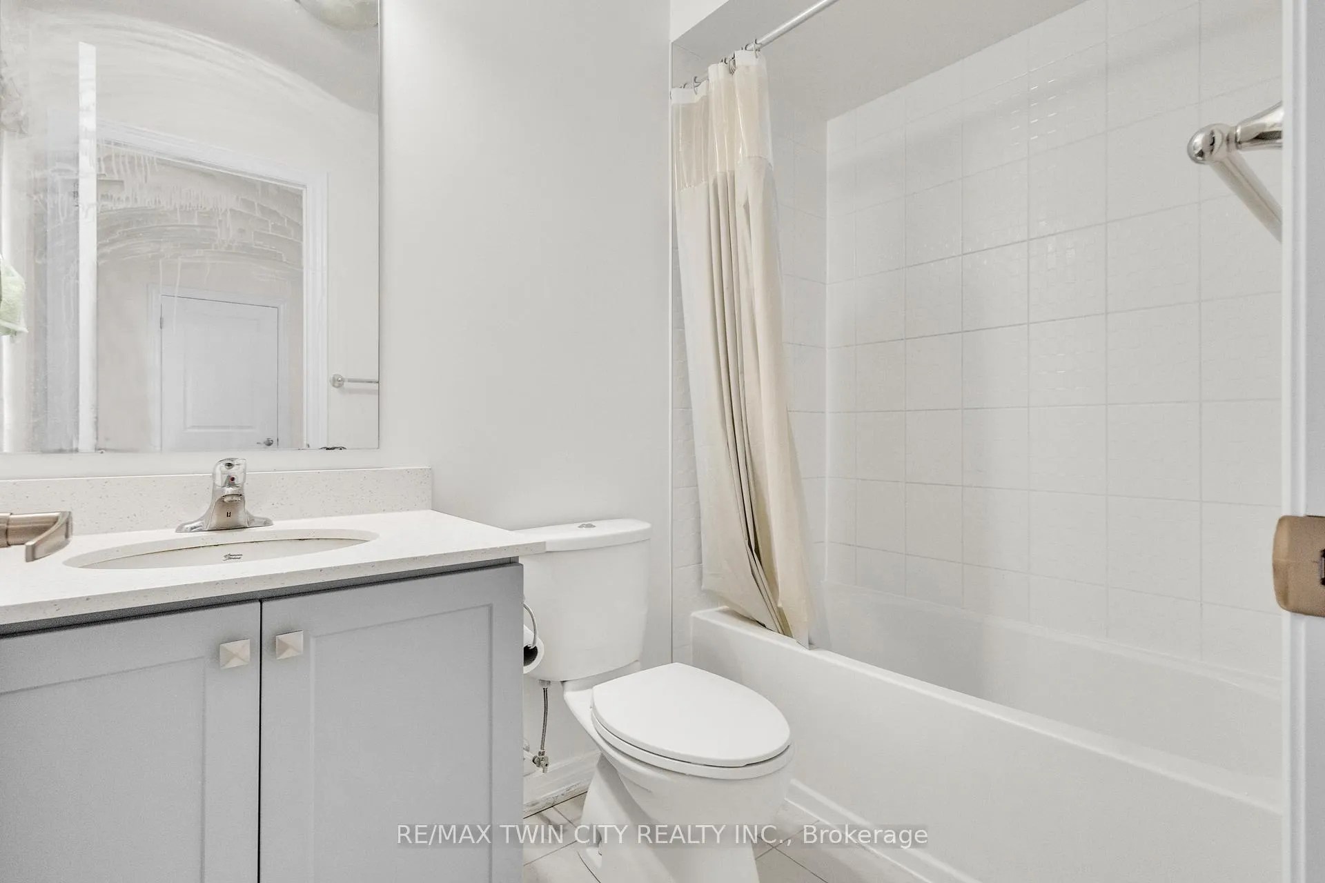 Photo 29 of 10 Georgina Street, Kitchener — HOMEH