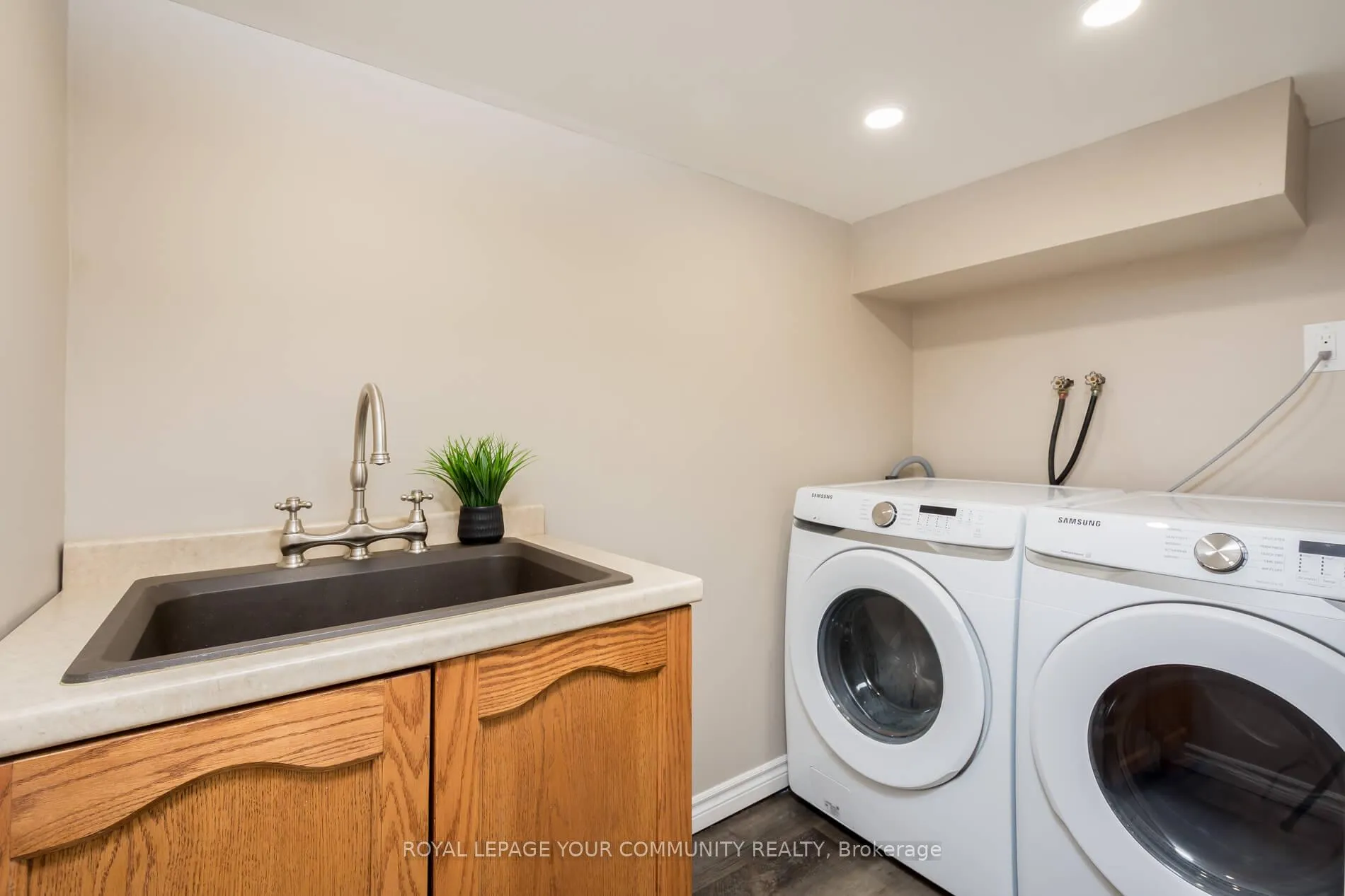Photo 29 of 107 Frank Johnston Road, Caledon, Bolton West — HOMEH