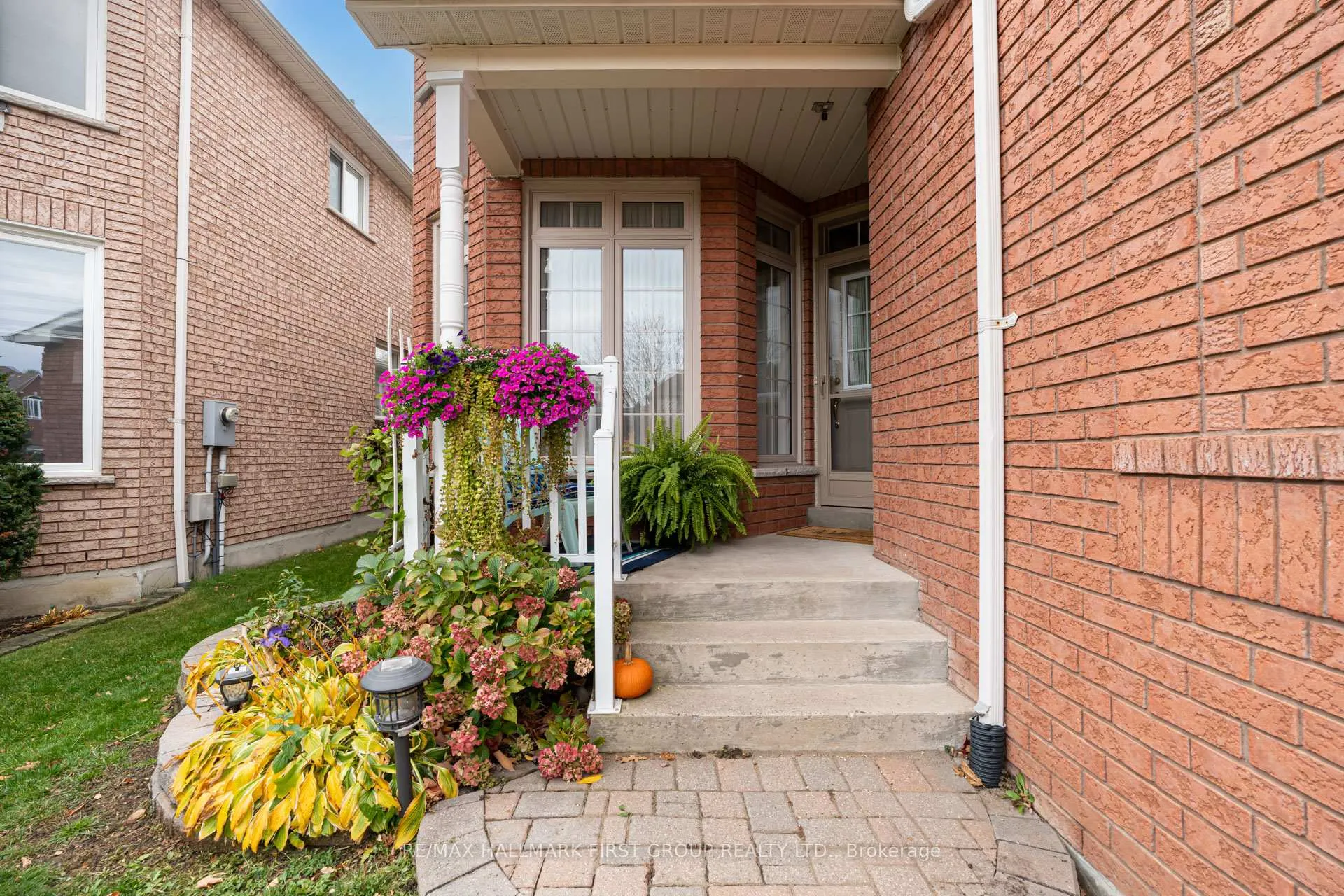 Photo 2 of 1750 Autumn Crescent, Pickering, Amberlea — HOMEH