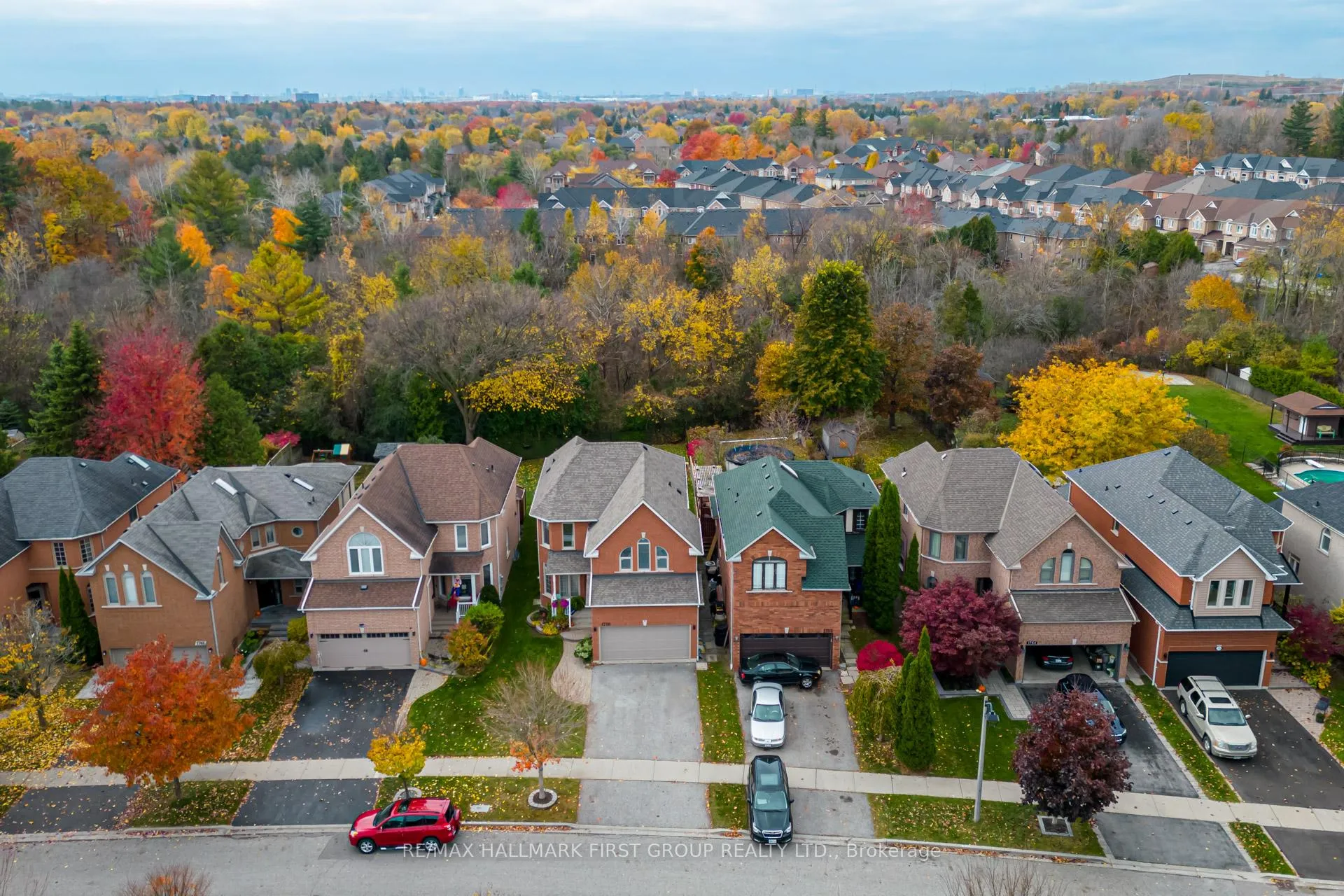 Photo 3 of 1750 Autumn Crescent, Pickering, Amberlea — HOMEH
