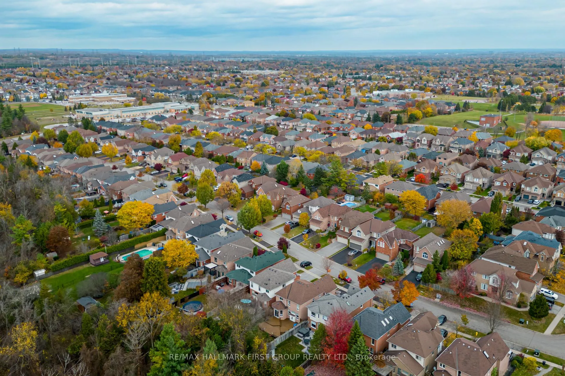 Photo 4 of 1750 Autumn Crescent, Pickering, Amberlea — HOMEH