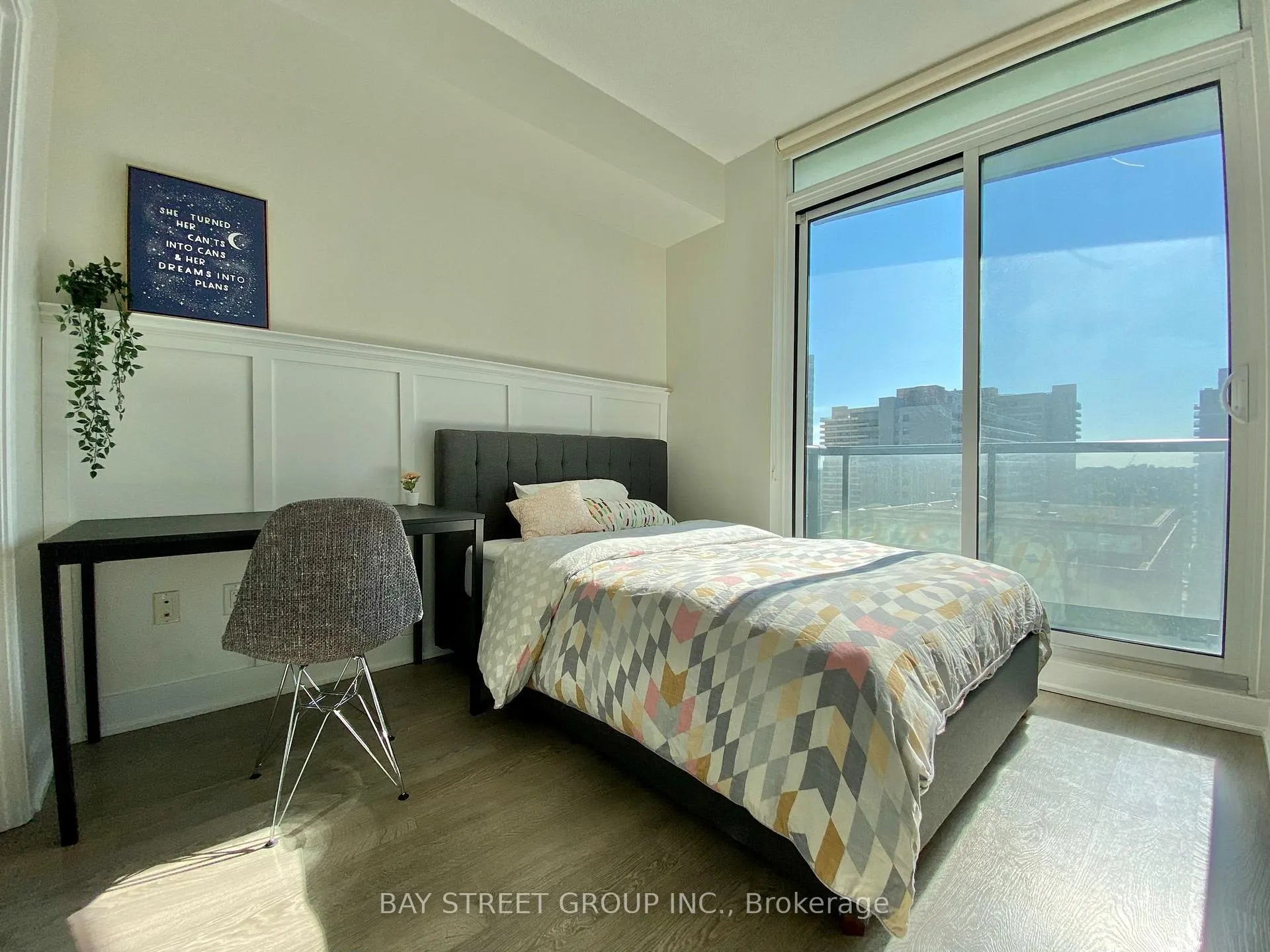 Photo 5 of Unit 1405, 30 Roehampton Avenue, Toronto, Mount Pleasant West — HOMEH