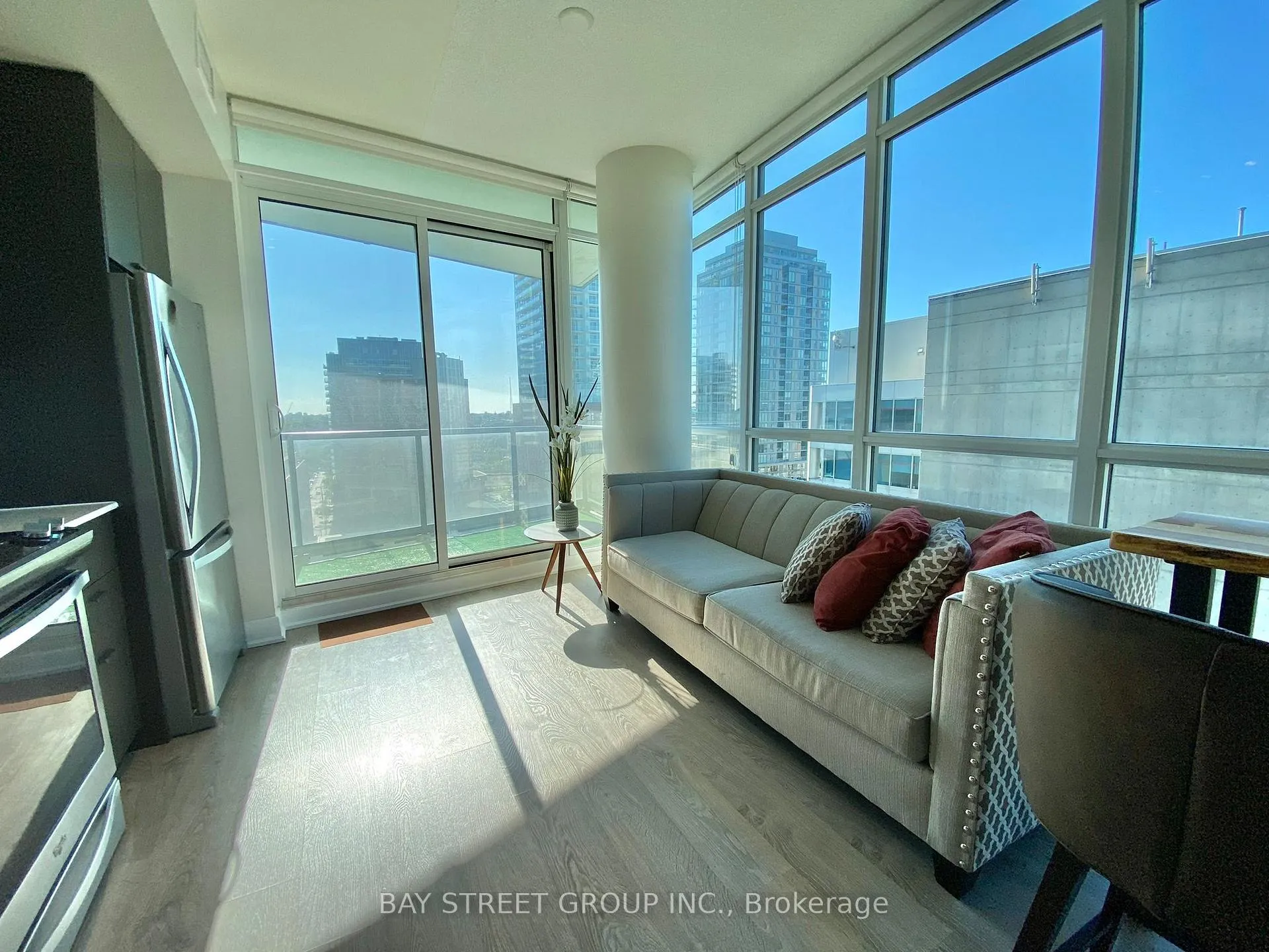 Photo 8 of Unit 1405, 30 Roehampton Avenue, Toronto, Mount Pleasant West — HOMEH