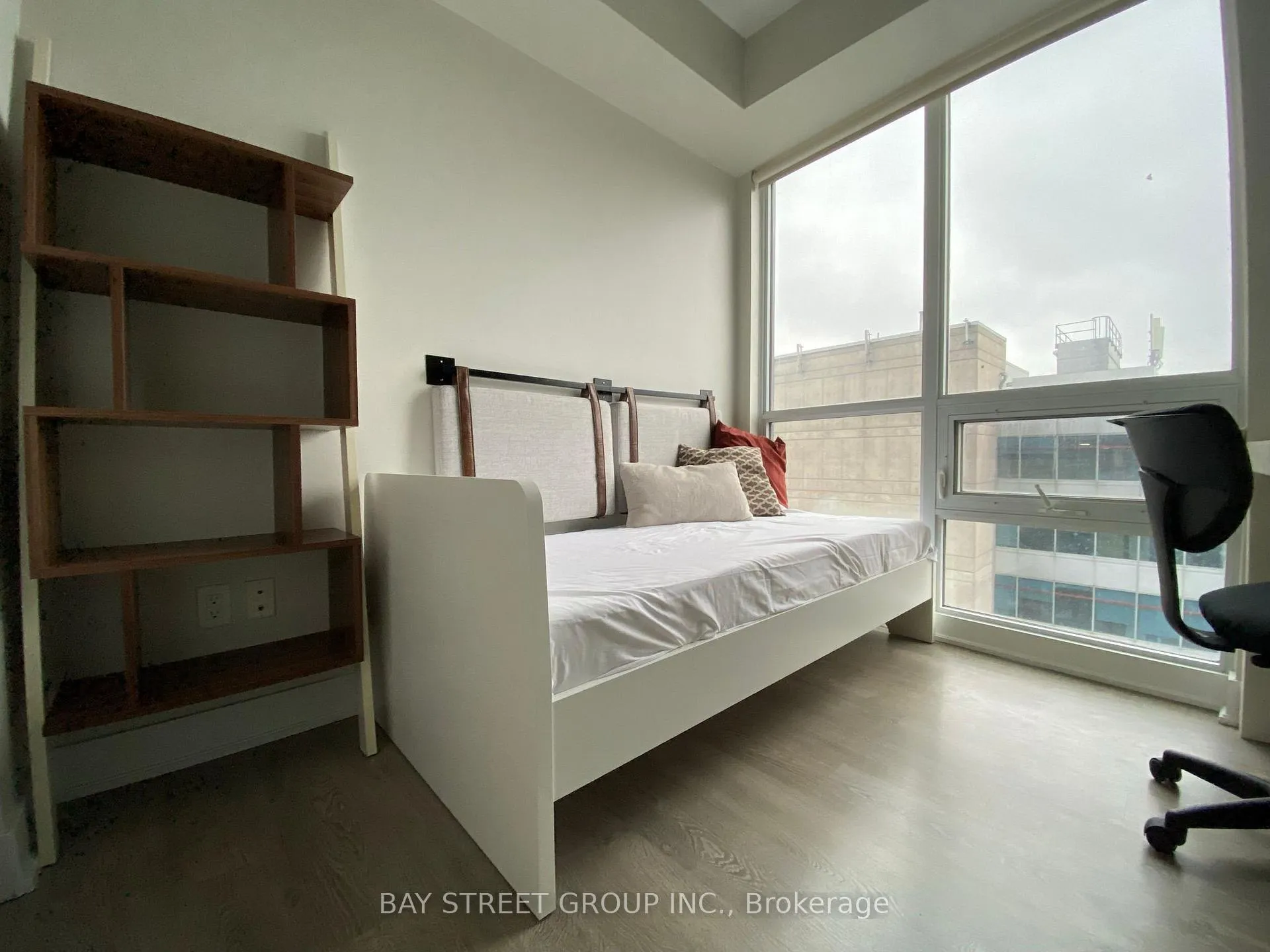 Photo 10 of Unit 1405, 30 Roehampton Avenue, Toronto, Mount Pleasant West — HOMEH