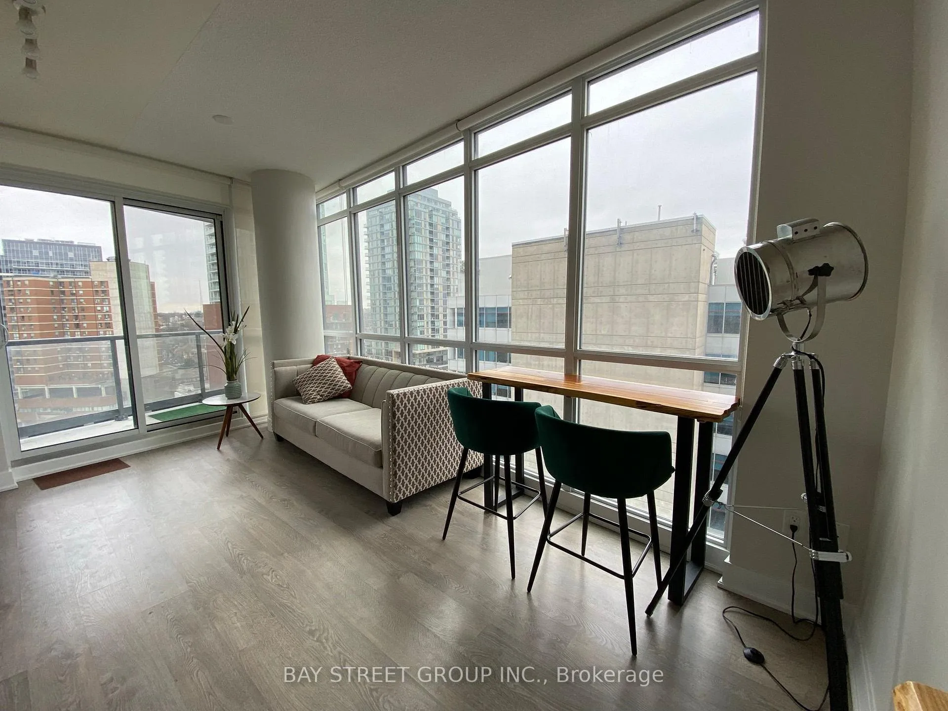 Photo 11 of Unit 1405, 30 Roehampton Avenue, Toronto, Mount Pleasant West — HOMEH