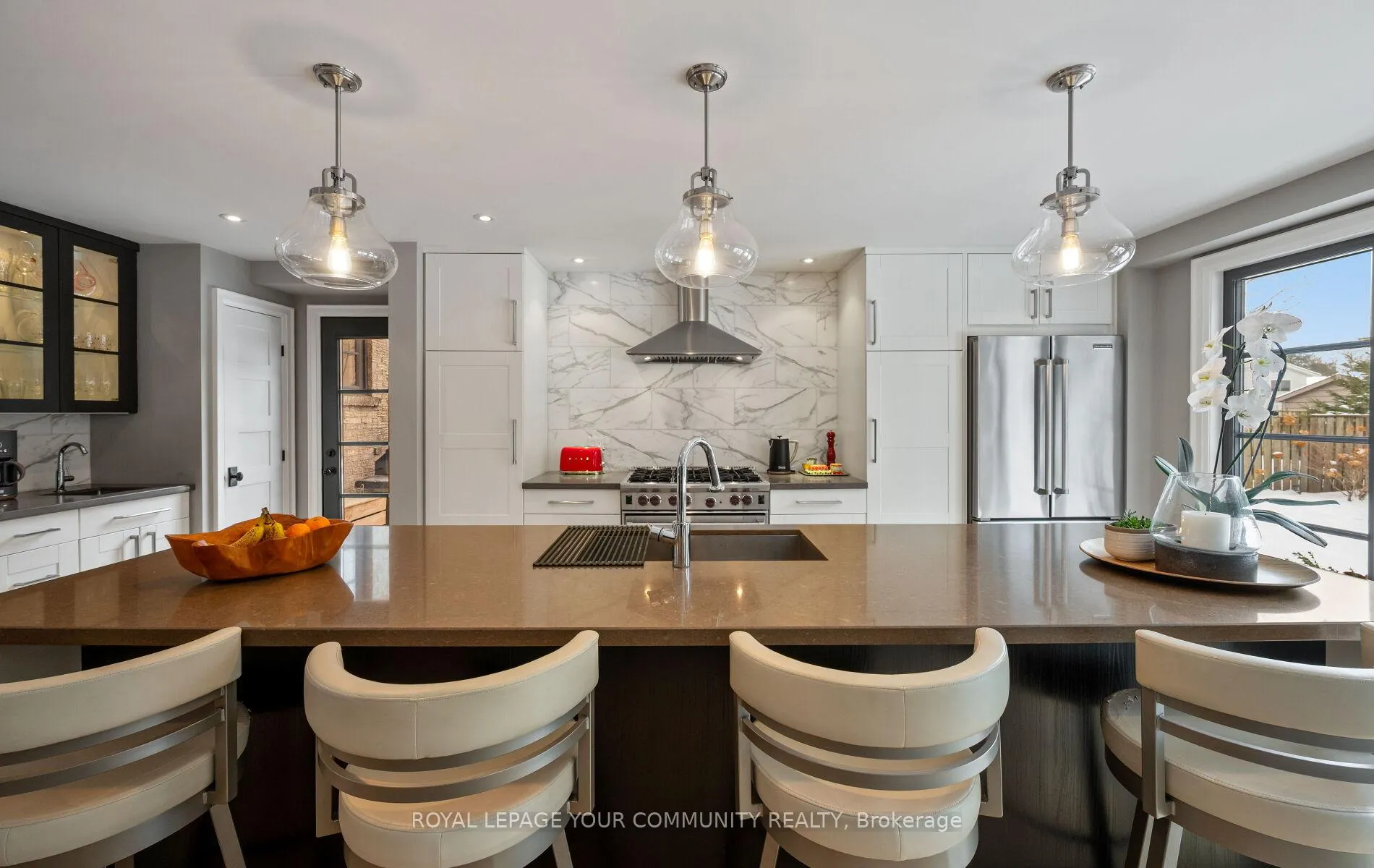 Photo 16 of 12 Glenview Drive, Aurora, Aurora Highlands — HOMEH