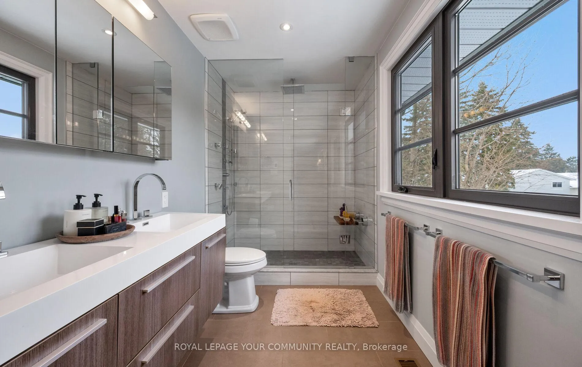 Photo 23 of 12 Glenview Drive, Aurora, Aurora Highlands — HOMEH