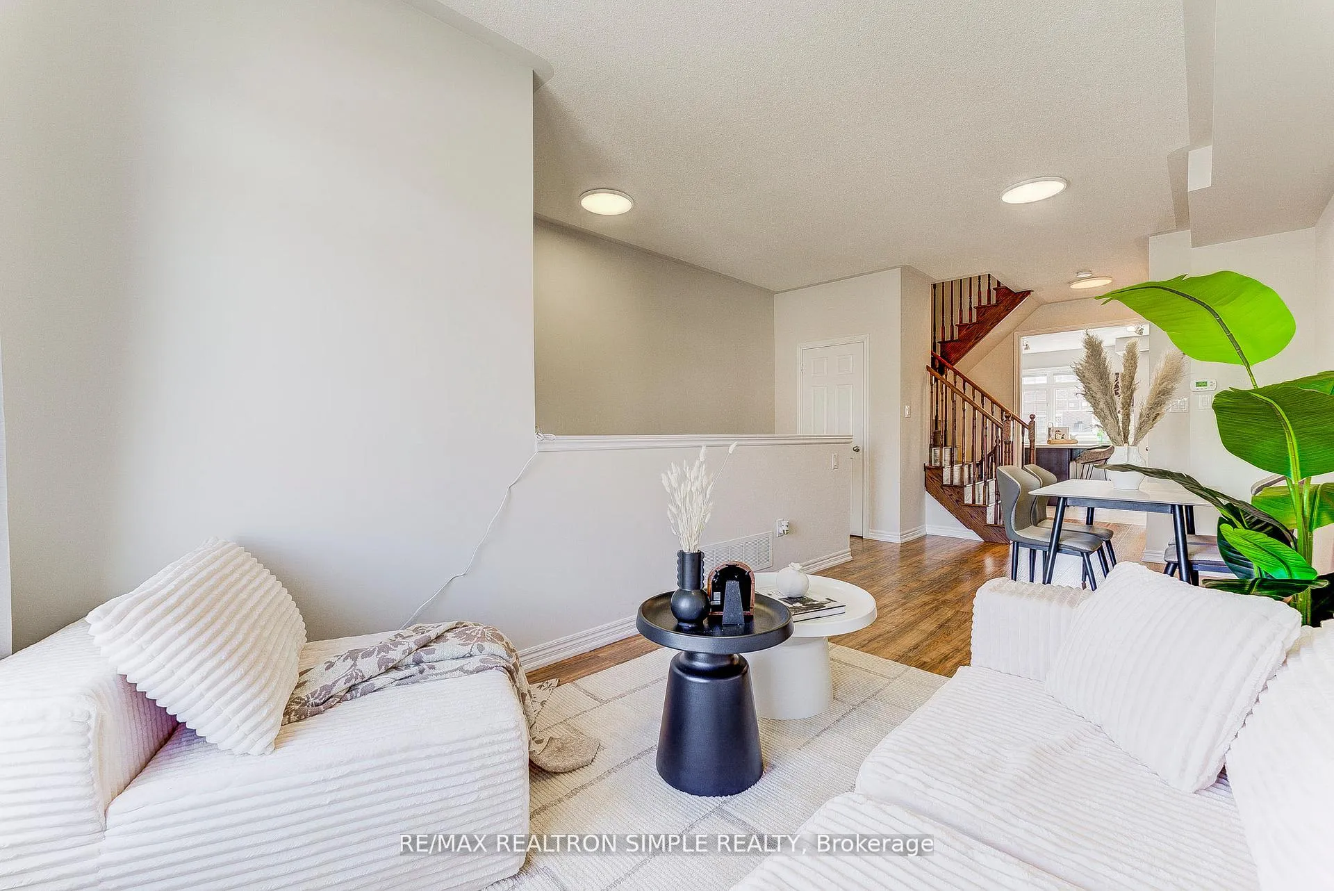 Photo 4 of 304 Delray Drive, Markham, Greensborough — HOMEH