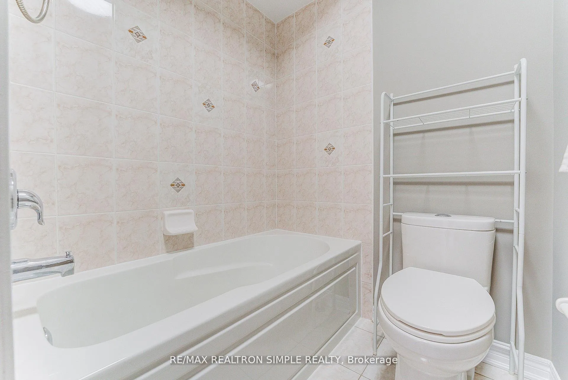 Photo 25 of 304 Delray Drive, Markham, Greensborough — HOMEH