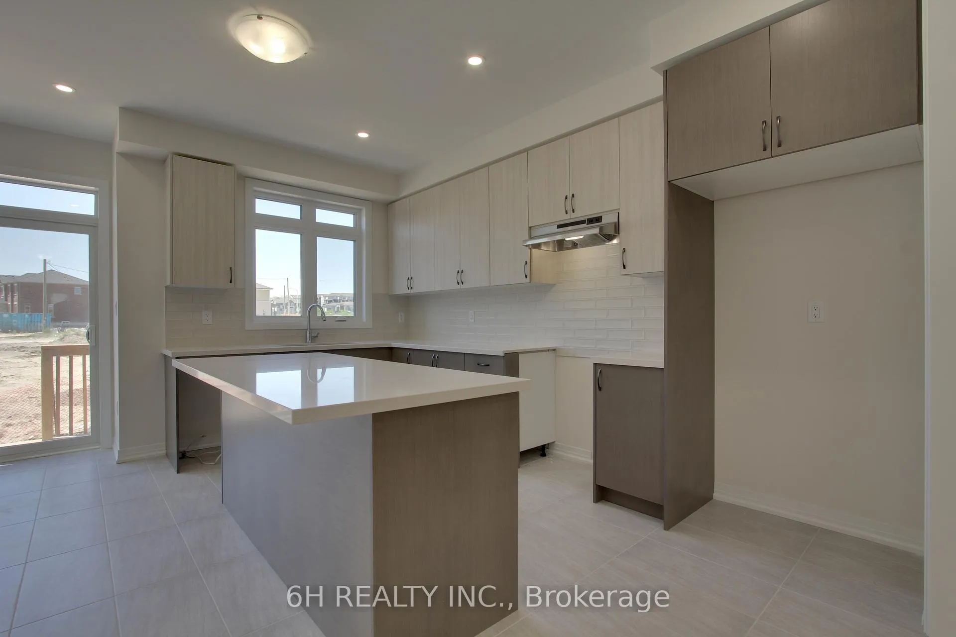 Photo 11 of 2610 Hibiscus Drive, Pickering, Rural Pickering — HOMEH
