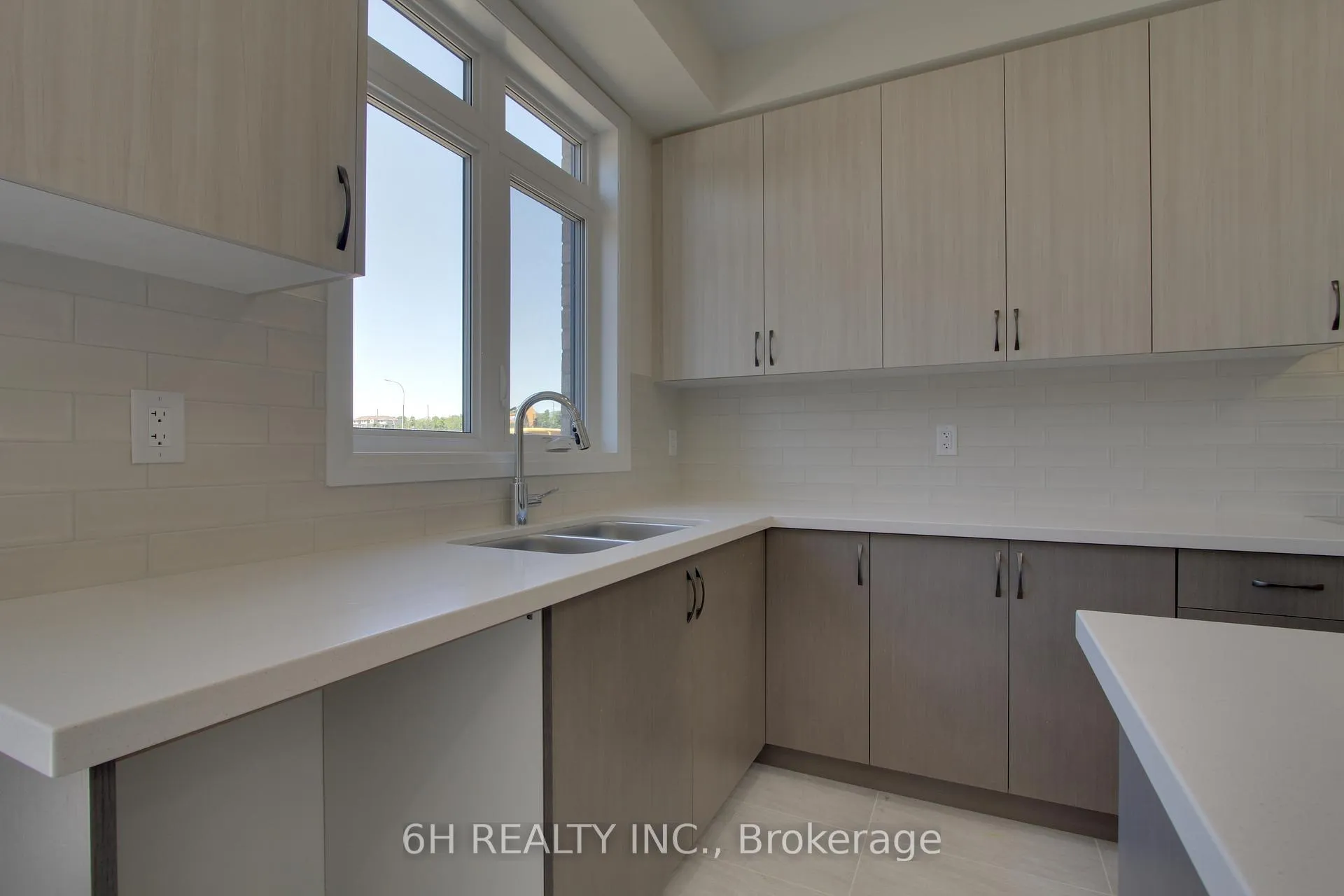 Photo 13 of 2610 Hibiscus Drive, Pickering, Rural Pickering — HOMEH