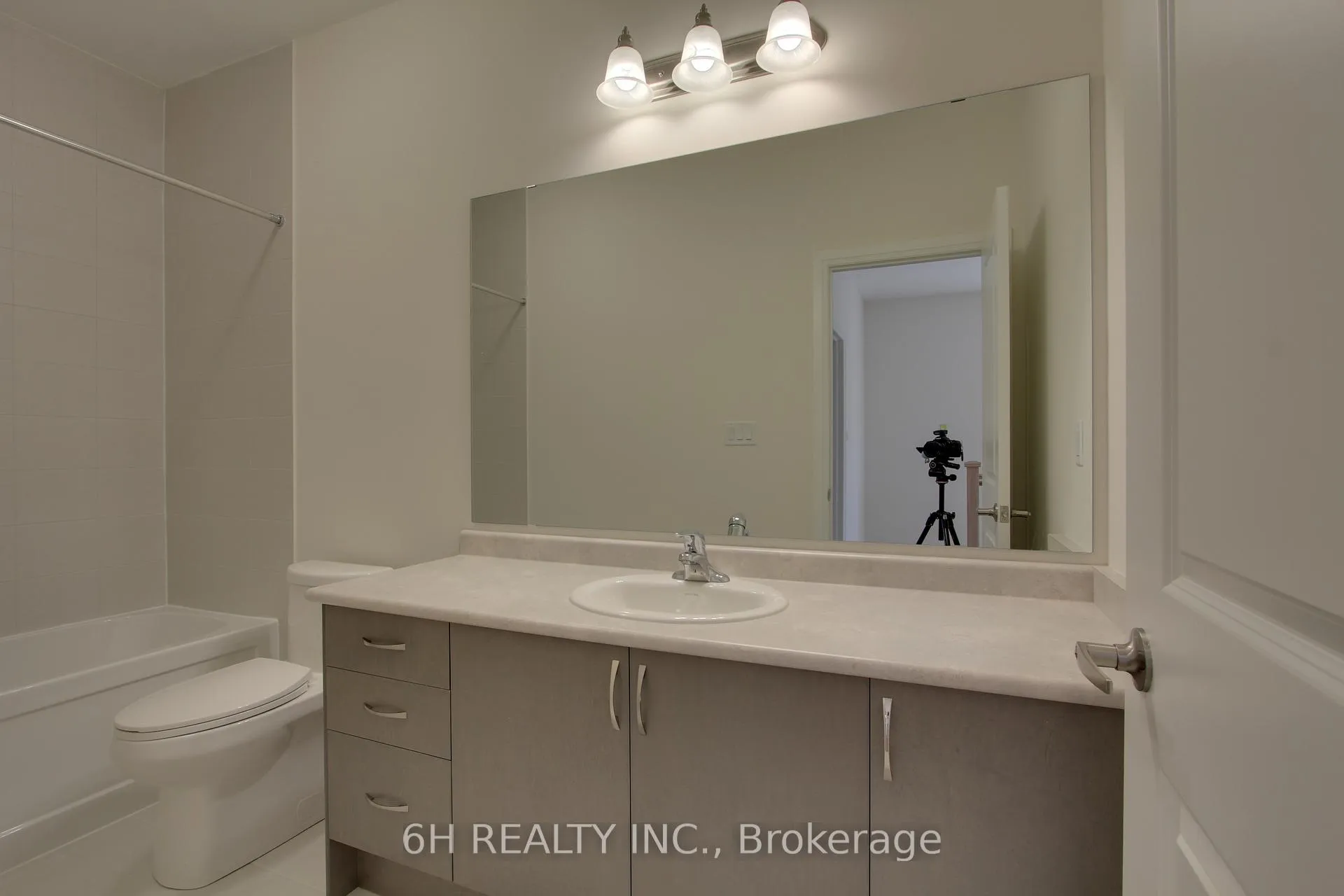 Photo 34 of 2610 Hibiscus Drive, Pickering, Rural Pickering — HOMEH