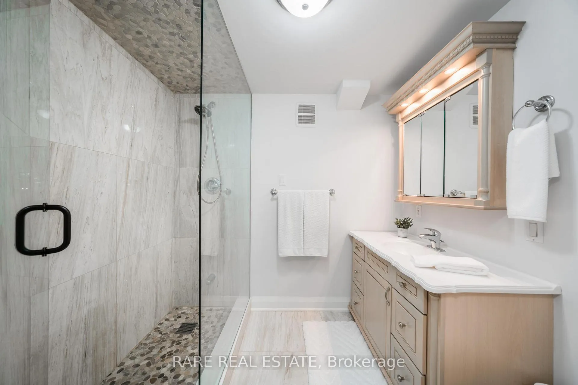 Photo 39 of 30 Delia Place W, Vaughan, Islington Woods — HOMEH