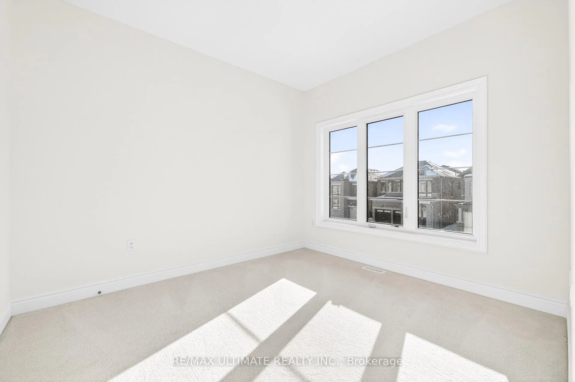 Photo 33 of 6 Fire King Drive, Whitby, Rural Whitby — HOMEH