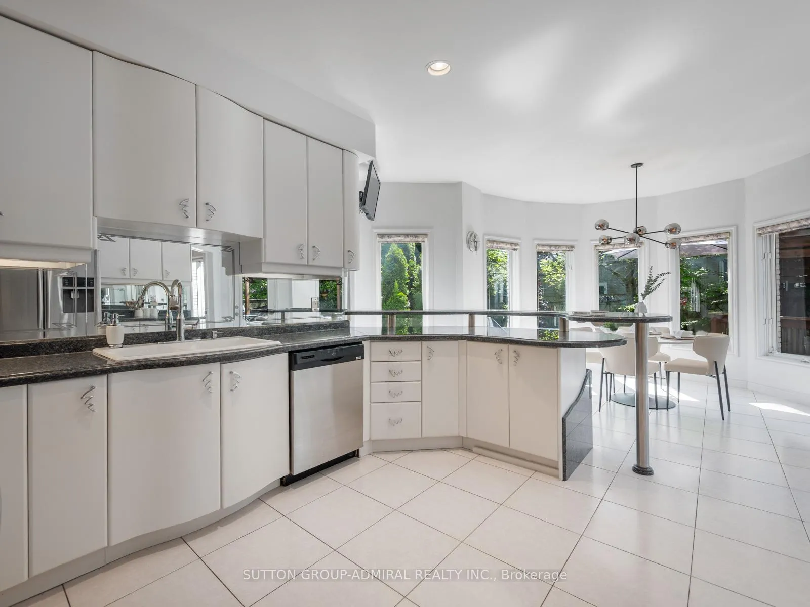 Photo 13 of 437 Beverley Glen Boulevard, Vaughan, Beverley Glen — HOMEH