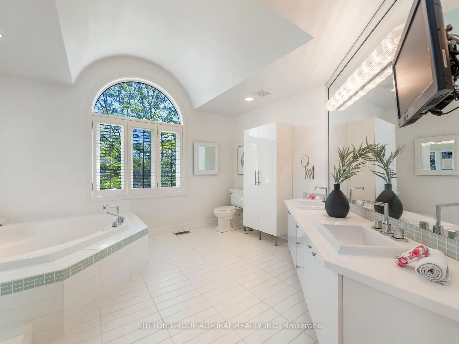 Photo 22 of 437 Beverley Glen Boulevard, Vaughan, Beverley Glen — HOMEH