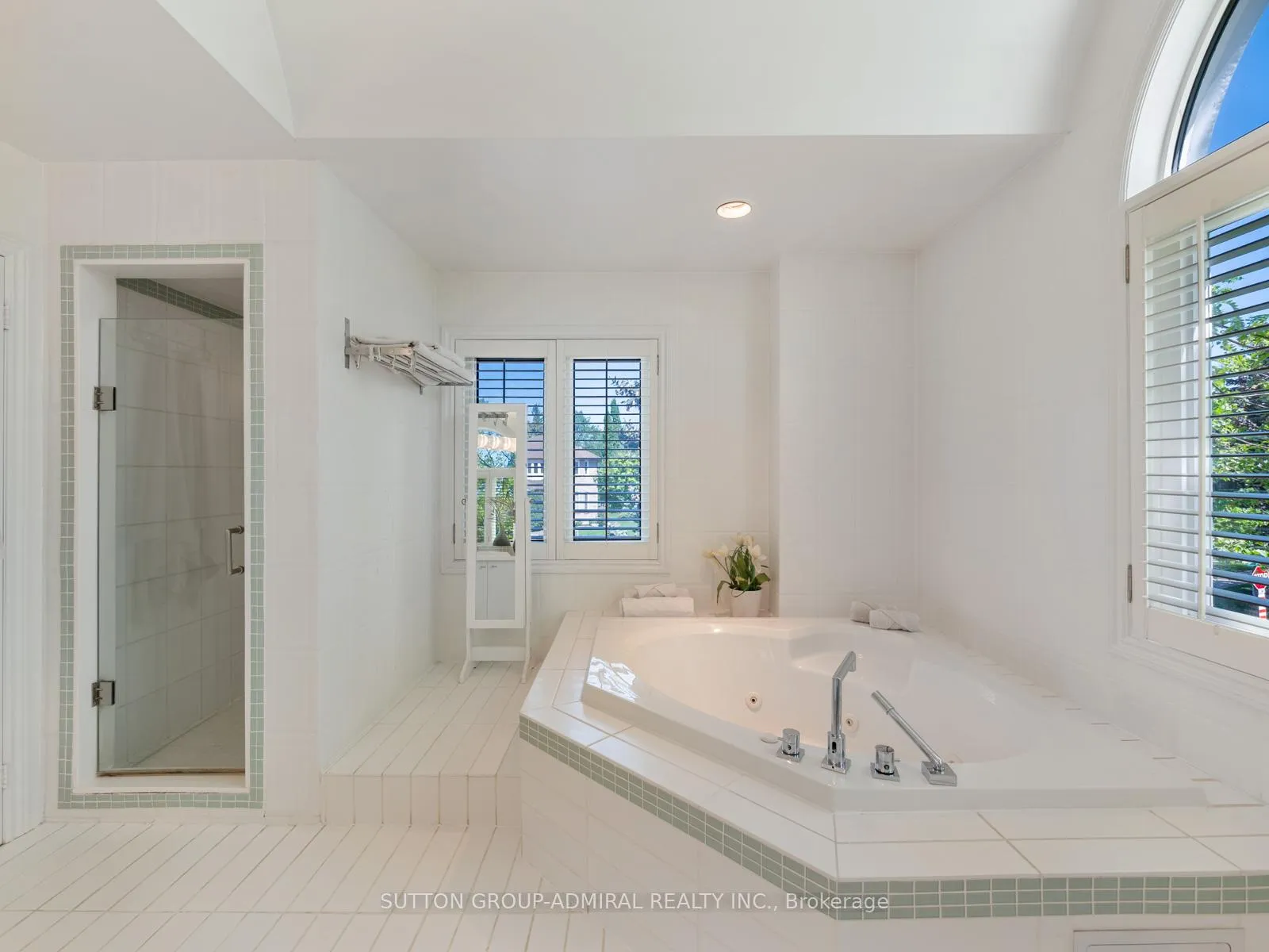 Photo 23 of 437 Beverley Glen Boulevard, Vaughan, Beverley Glen — HOMEH