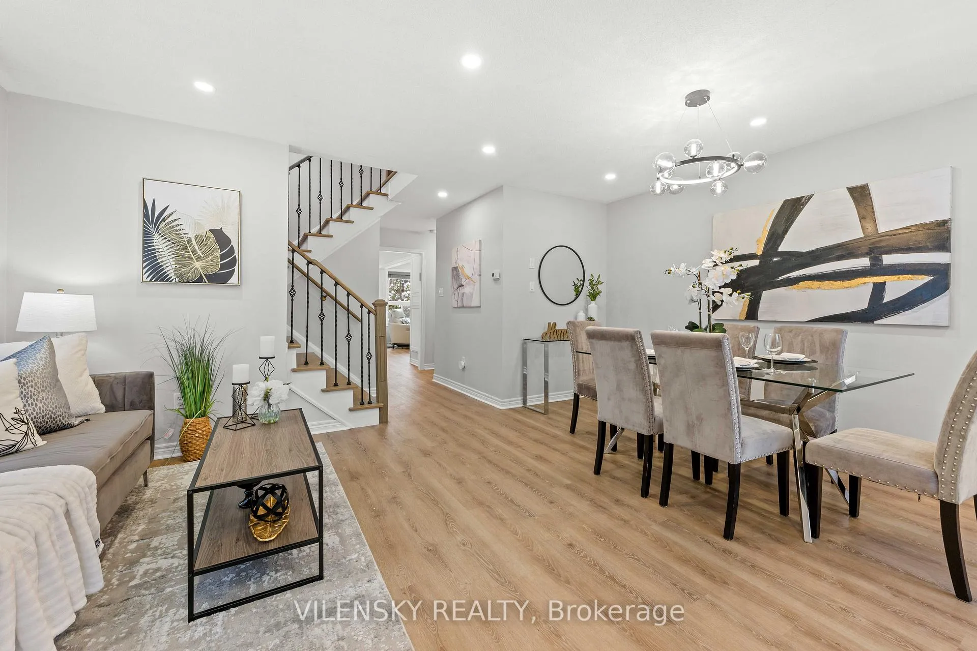 Photo 2 of 55 Queensbridge Drive, Vaughan, Patterson — HOMEH