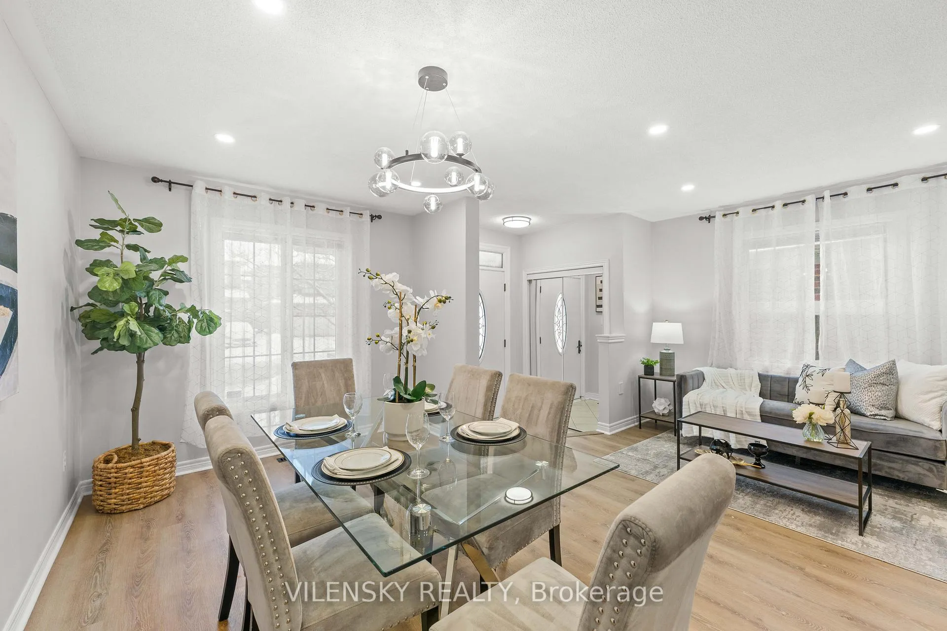 Photo 6 of 55 Queensbridge Drive, Vaughan, Patterson — HOMEH