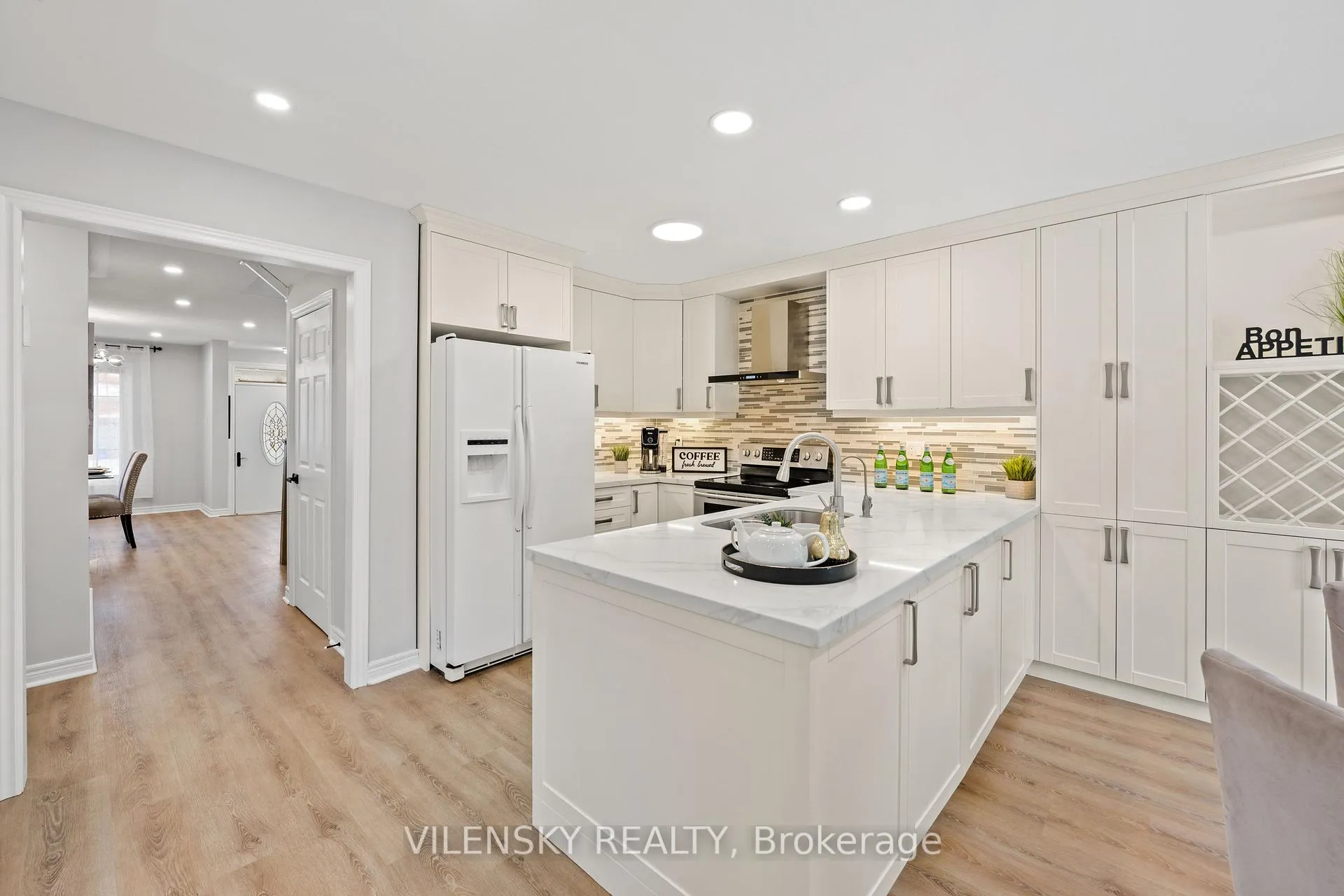 Photo 9 of 55 Queensbridge Drive, Vaughan, Patterson — HOMEH