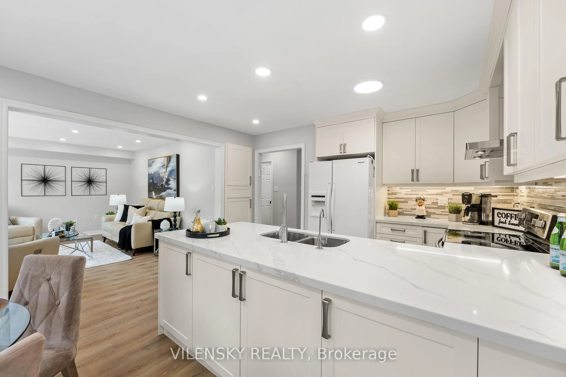 Photo 10 of 55 Queensbridge Drive, Vaughan, Patterson — HOMEH