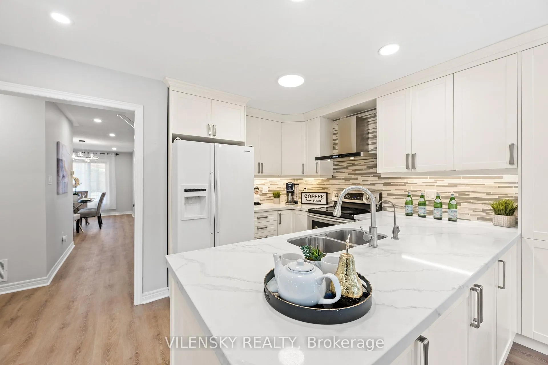 Photo 11 of 55 Queensbridge Drive, Vaughan, Patterson — HOMEH