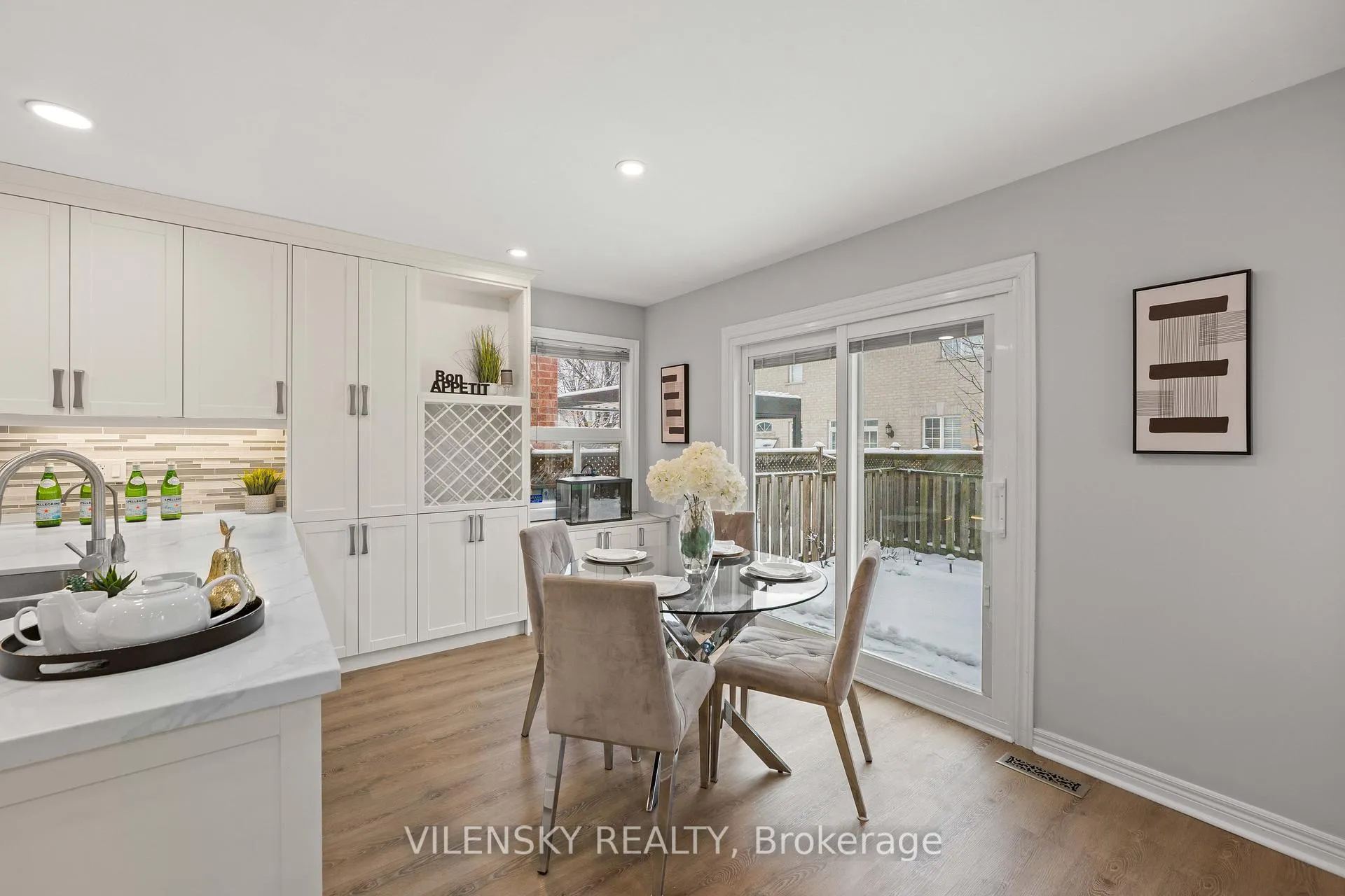 Photo 14 of 55 Queensbridge Drive, Vaughan, Patterson — HOMEH