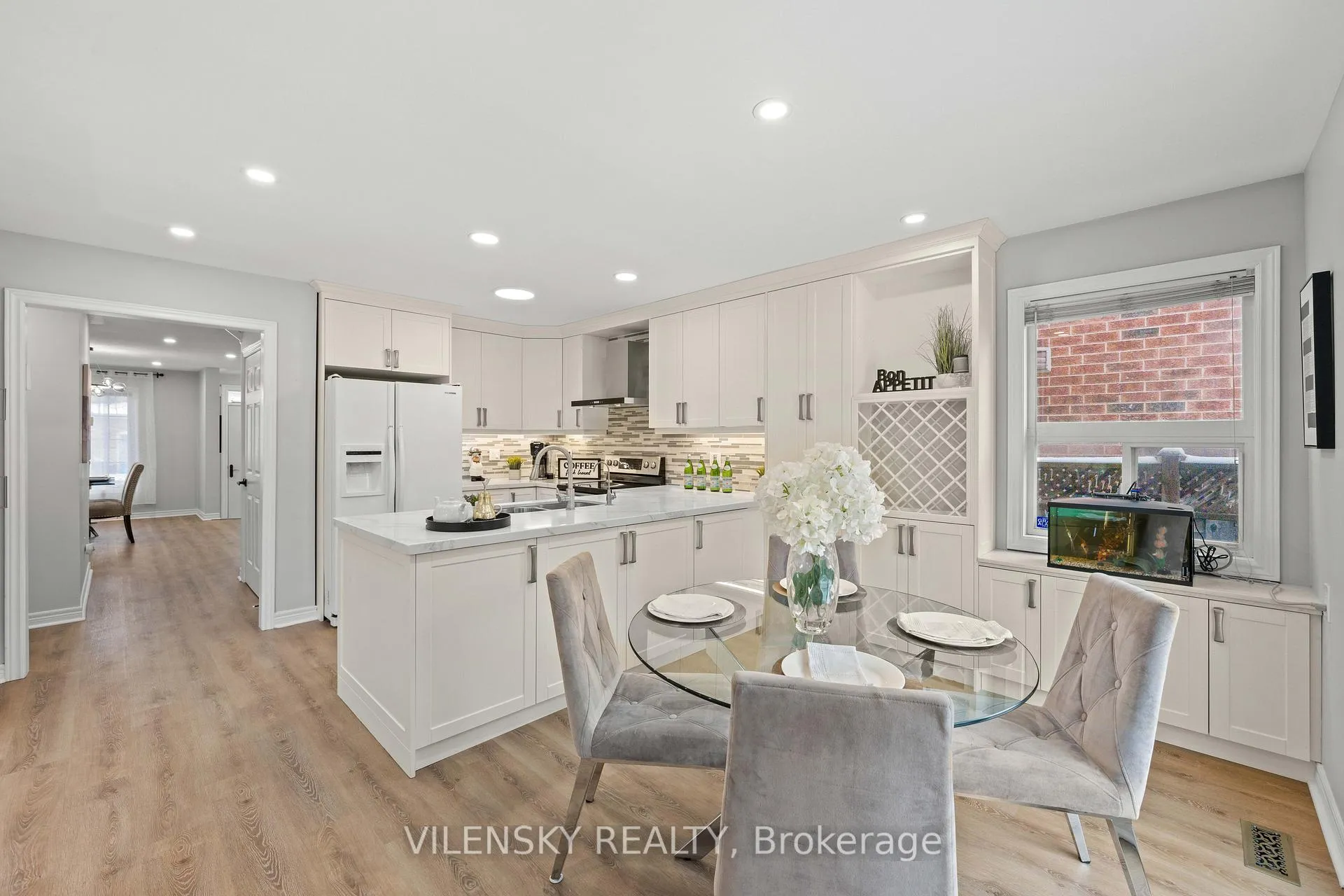 Photo 15 of 55 Queensbridge Drive, Vaughan, Patterson — HOMEH