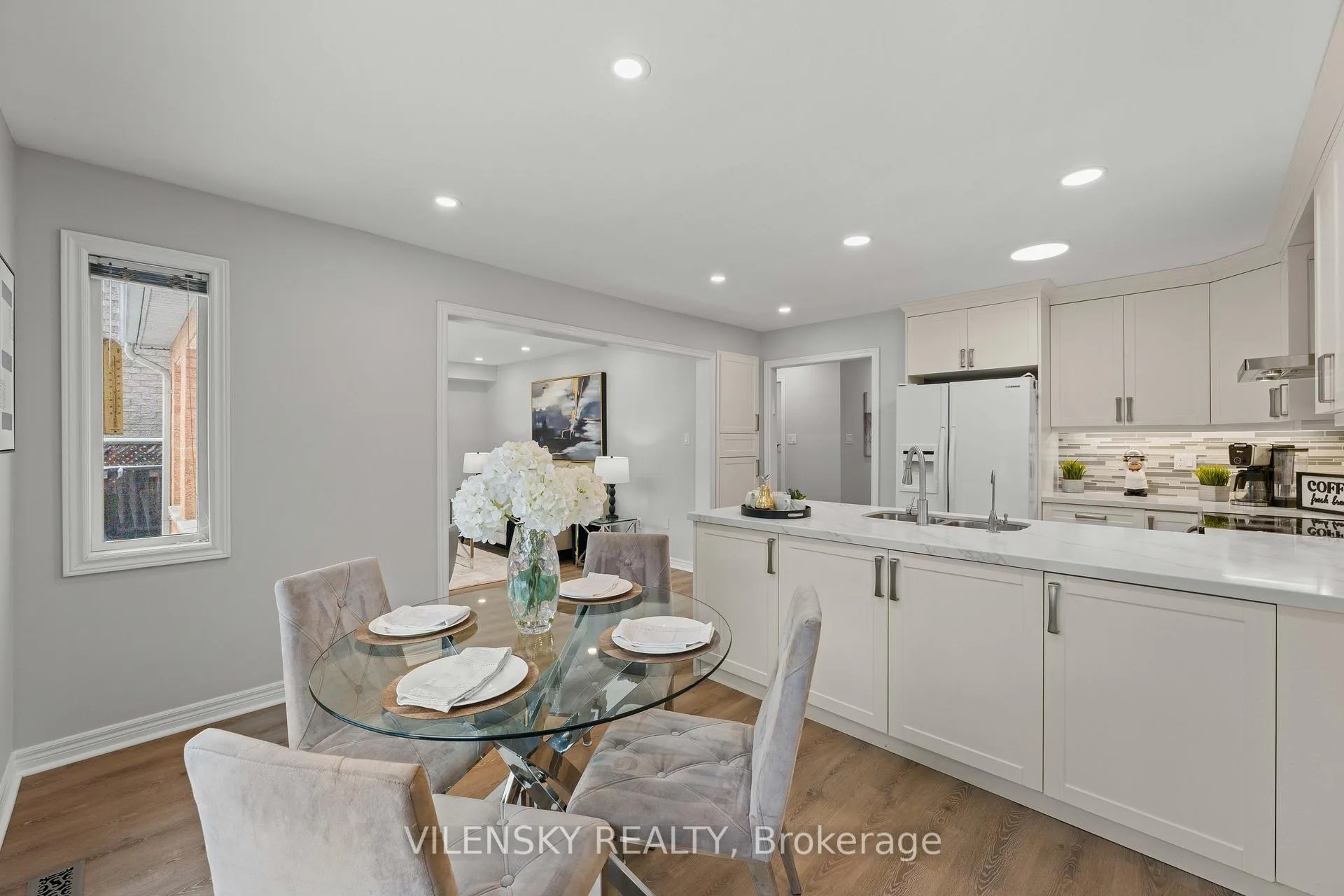 Photo 16 of 55 Queensbridge Drive, Vaughan, Patterson — HOMEH