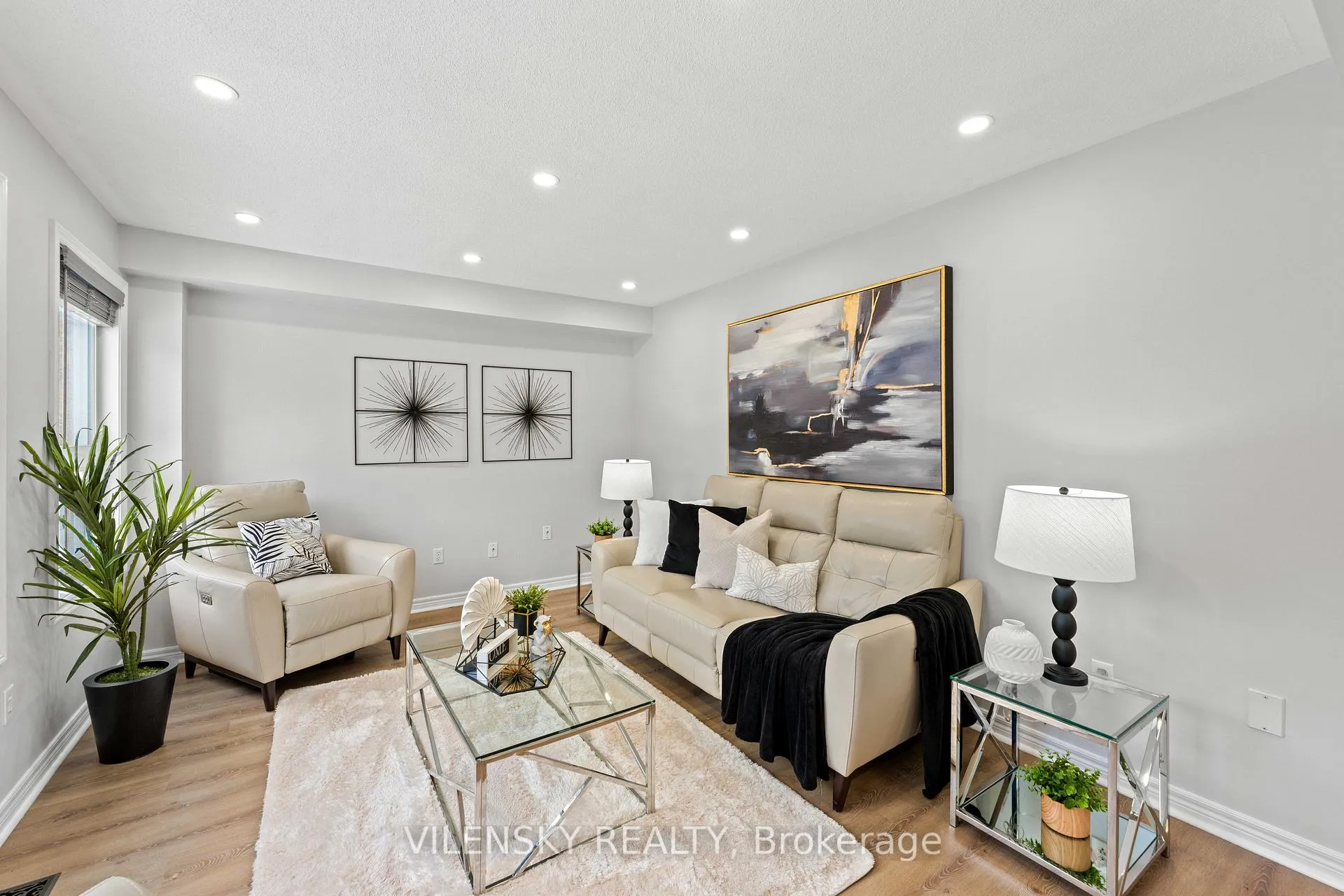 Photo 17 of 55 Queensbridge Drive, Vaughan, Patterson — HOMEH