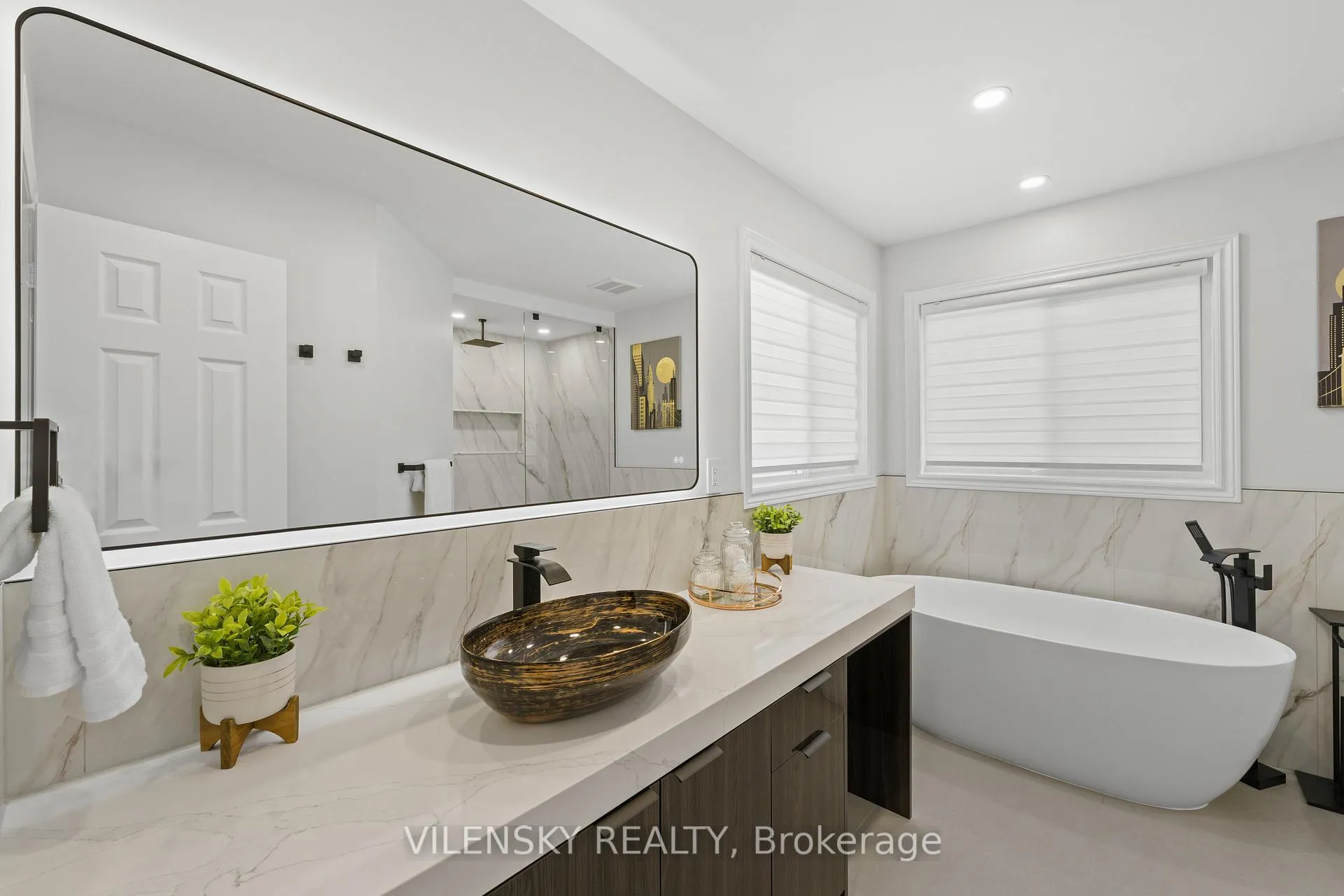 Photo 25 of 55 Queensbridge Drive, Vaughan, Patterson — HOMEH