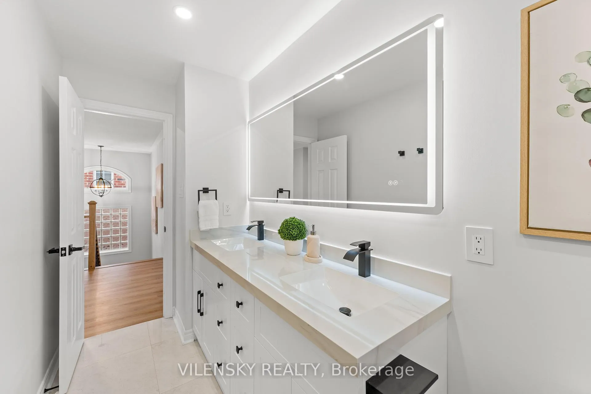 Photo 35 of 55 Queensbridge Drive, Vaughan, Patterson — HOMEH