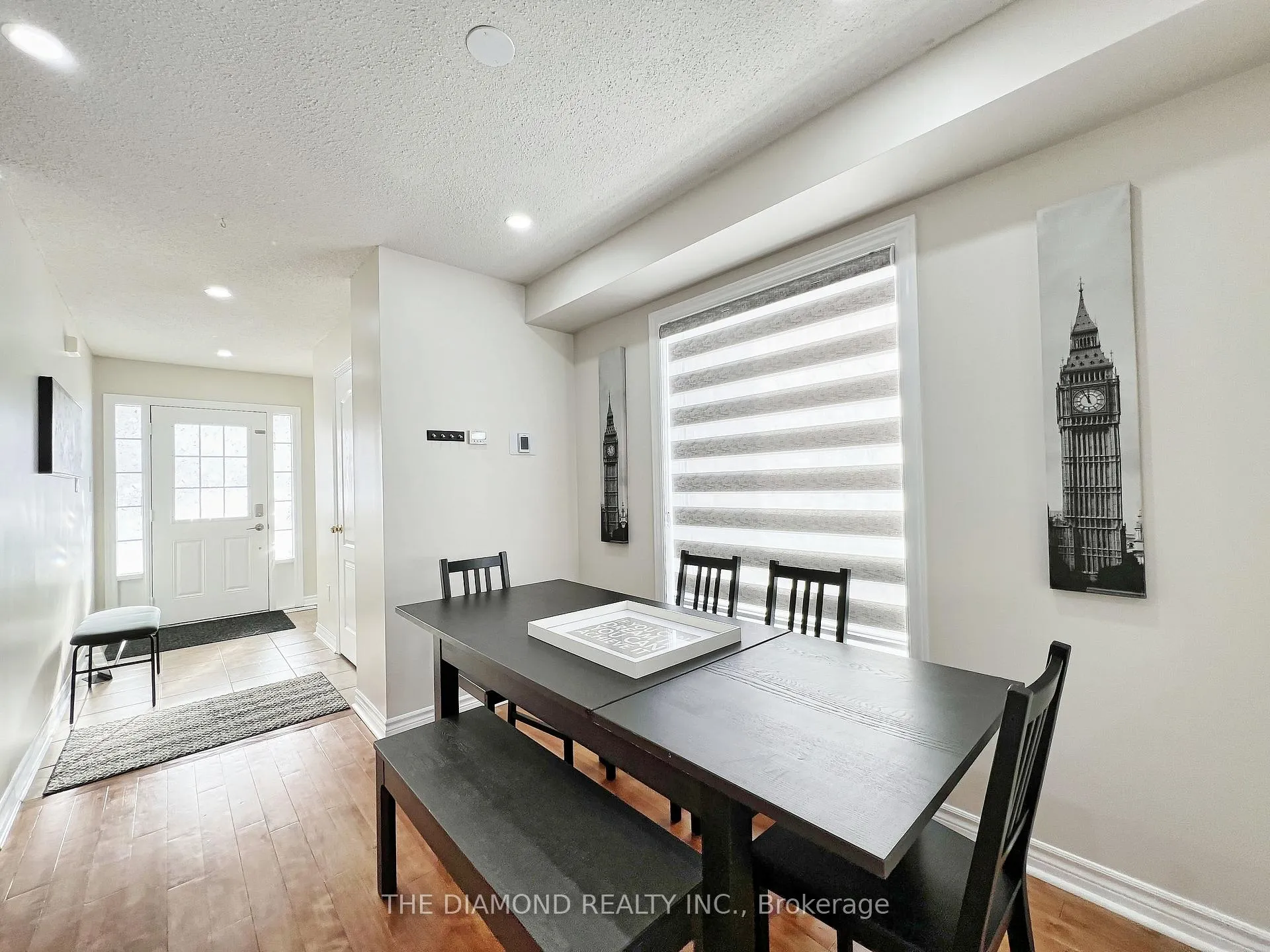 Photo 5 of 18 Lancaster Court, Barrie, Innis-Shore — HOMEH