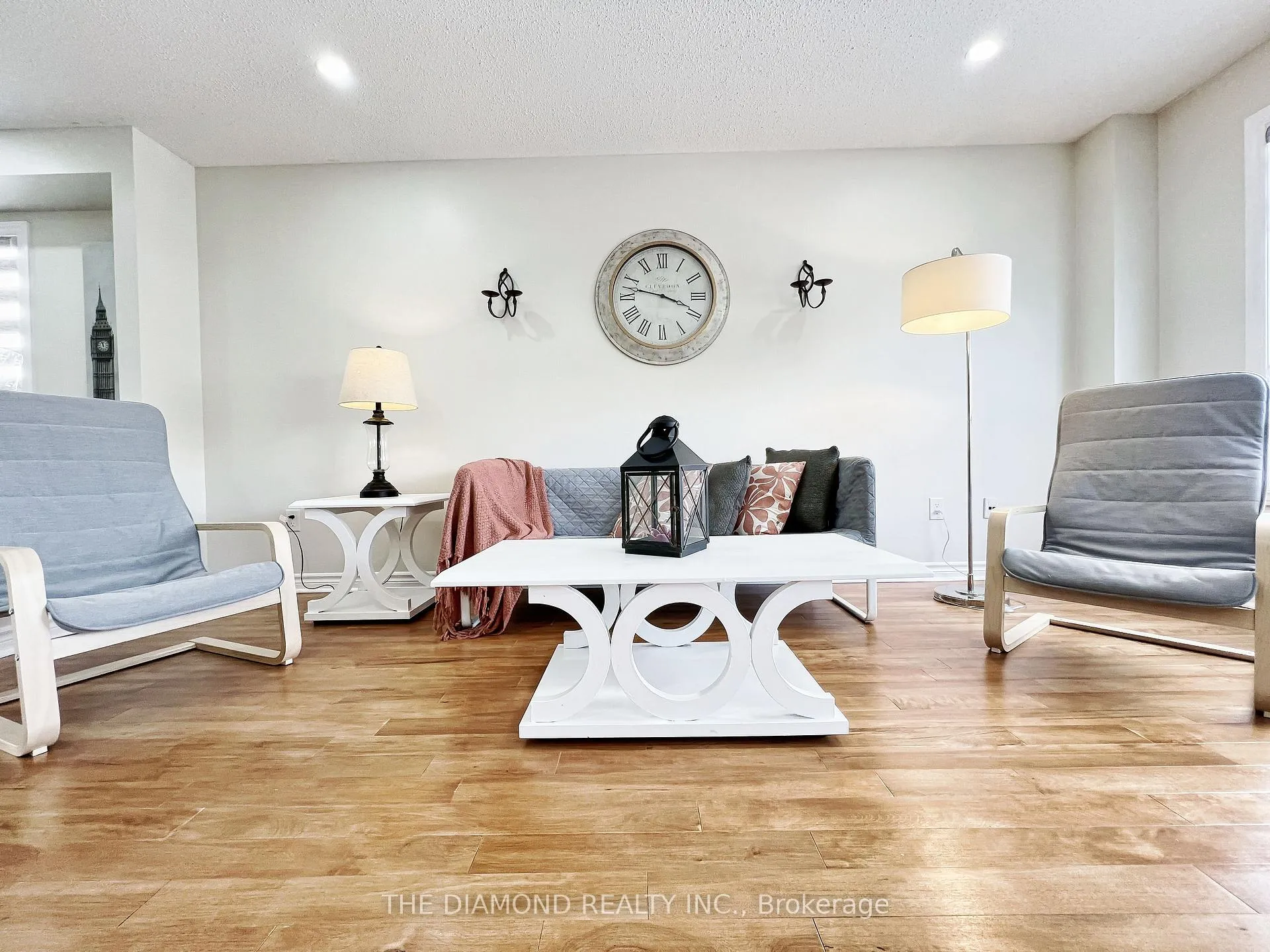Photo 7 of 18 Lancaster Court, Barrie, Innis-Shore — HOMEH