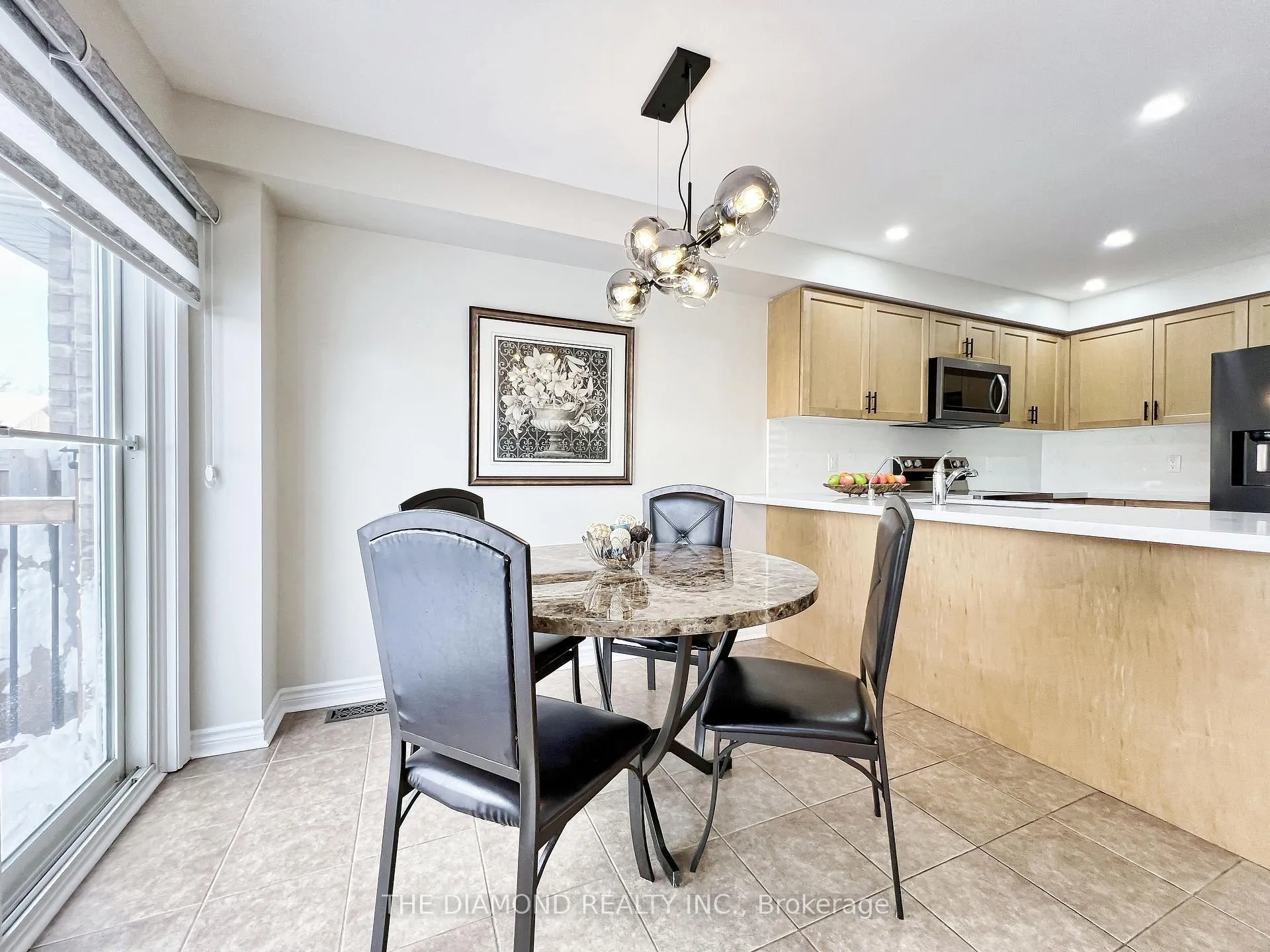 Photo 14 of 18 Lancaster Court, Barrie, Innis-Shore — HOMEH