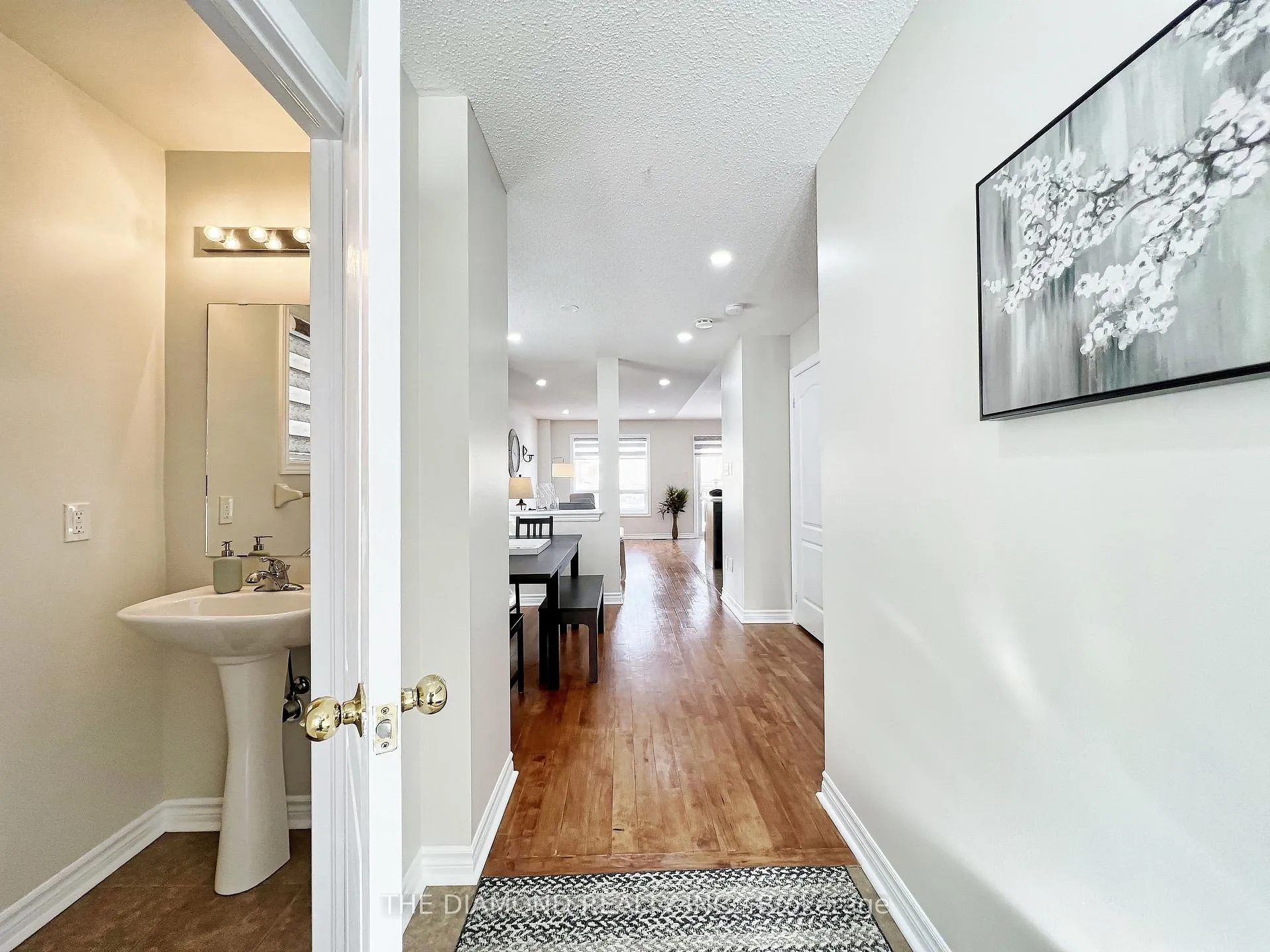 Photo 15 of 18 Lancaster Court, Barrie, Innis-Shore — HOMEH